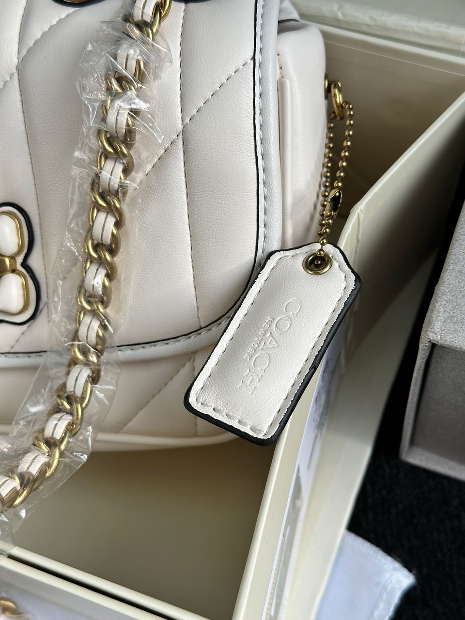 Coach Quilted Pillow Madison Shoulder Bag White - 19