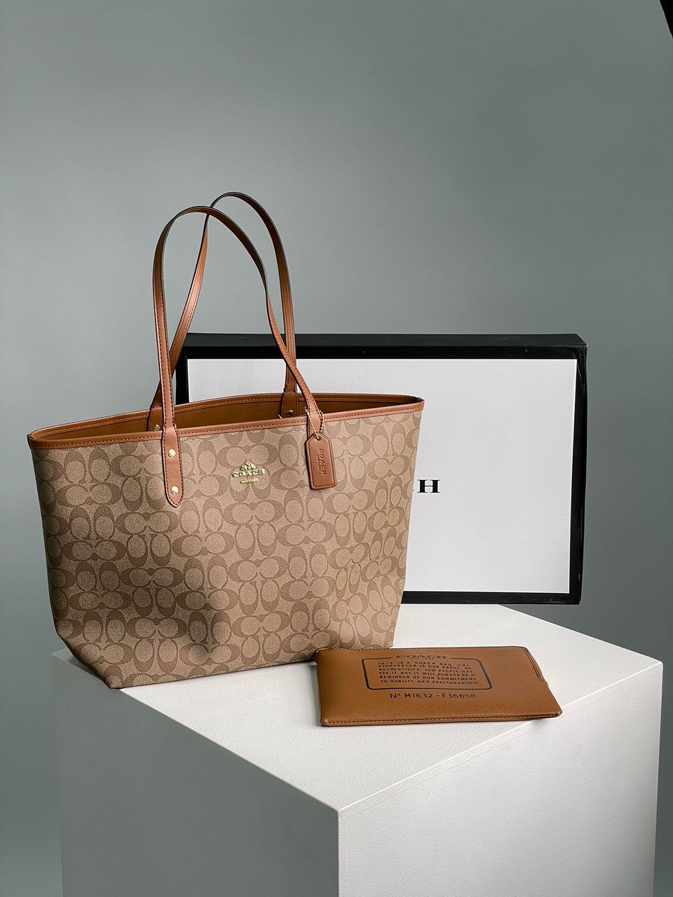 Coach Reversible Signature City Tote Khaki Saddle - 2