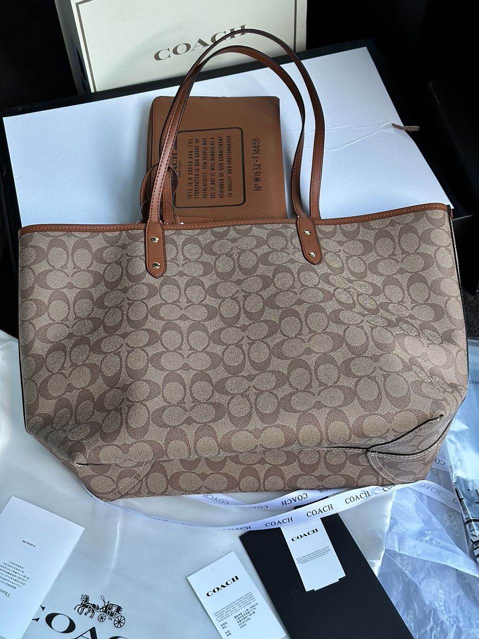 Coach Reversible Signature City Tote Khaki Saddle - 21