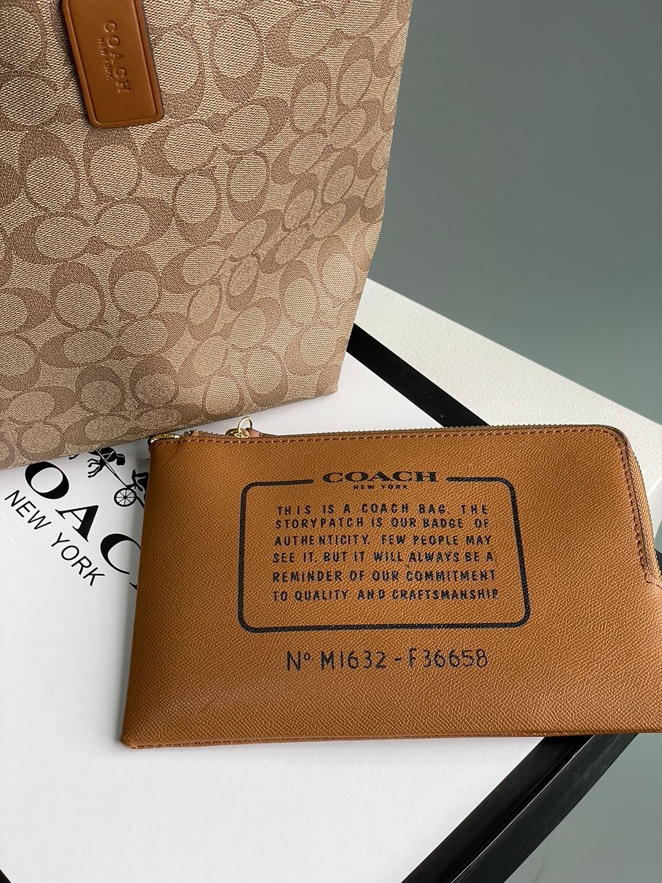 Coach Reversible Signature City Tote Khaki Saddle - 27