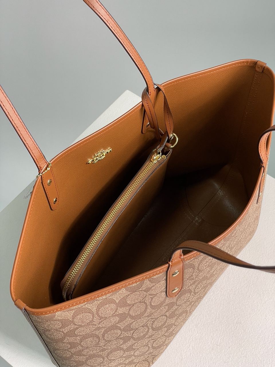 Coach Reversible Signature City Tote Khaki Saddle - 33