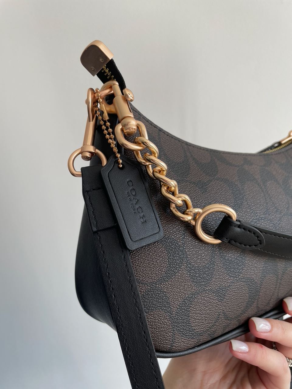 Coach Teri Shoulder Bag In Signature Canvas - 17