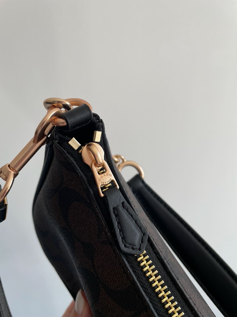 Coach Teri Shoulder Bag In Signature Canvas - 24