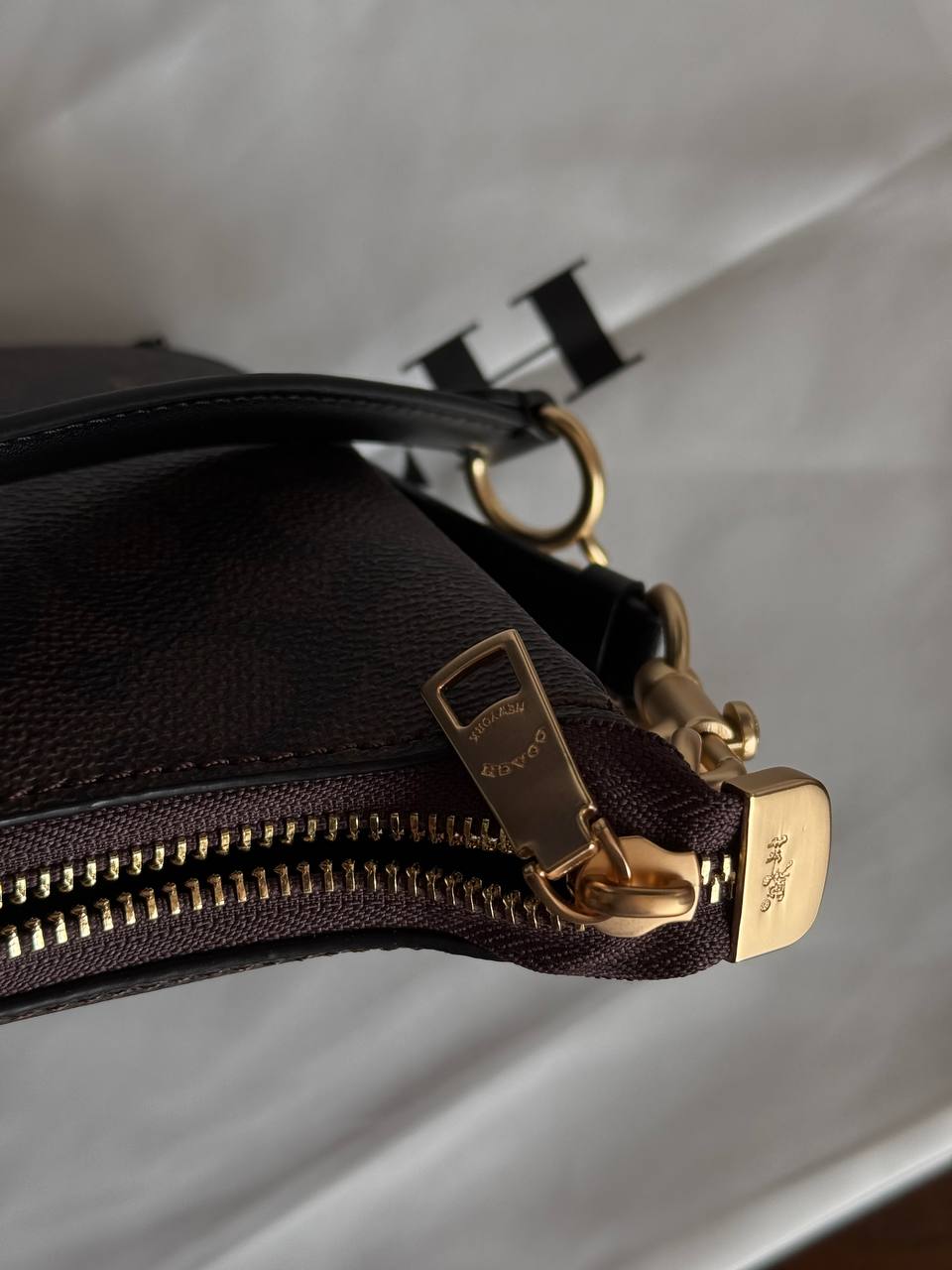 Coach Teri Shoulder Bag In Signature Canvas - 16