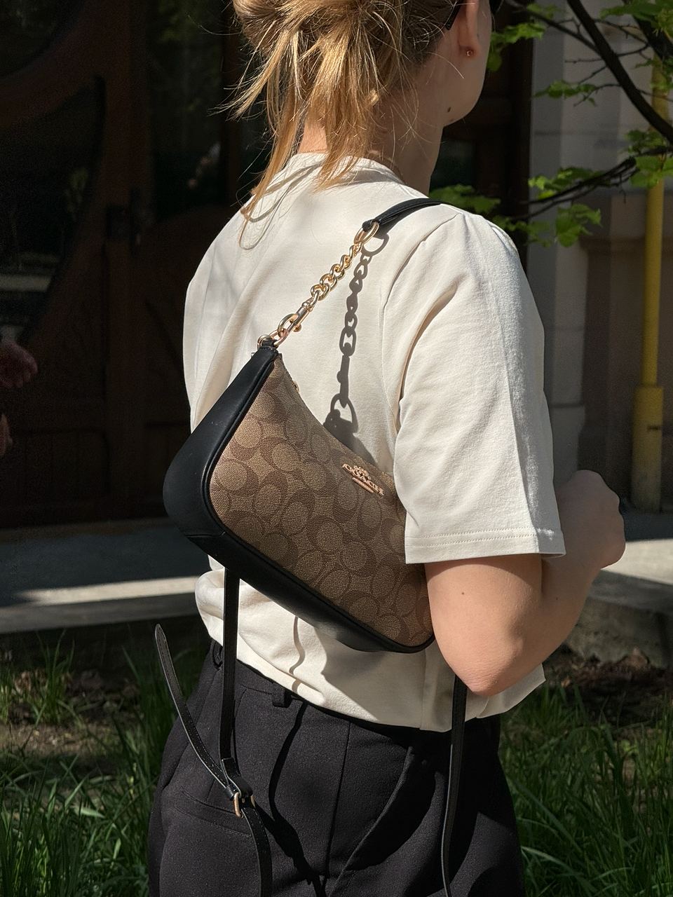 Coach Teri Shoulder Bag In Signature Canvas - 11