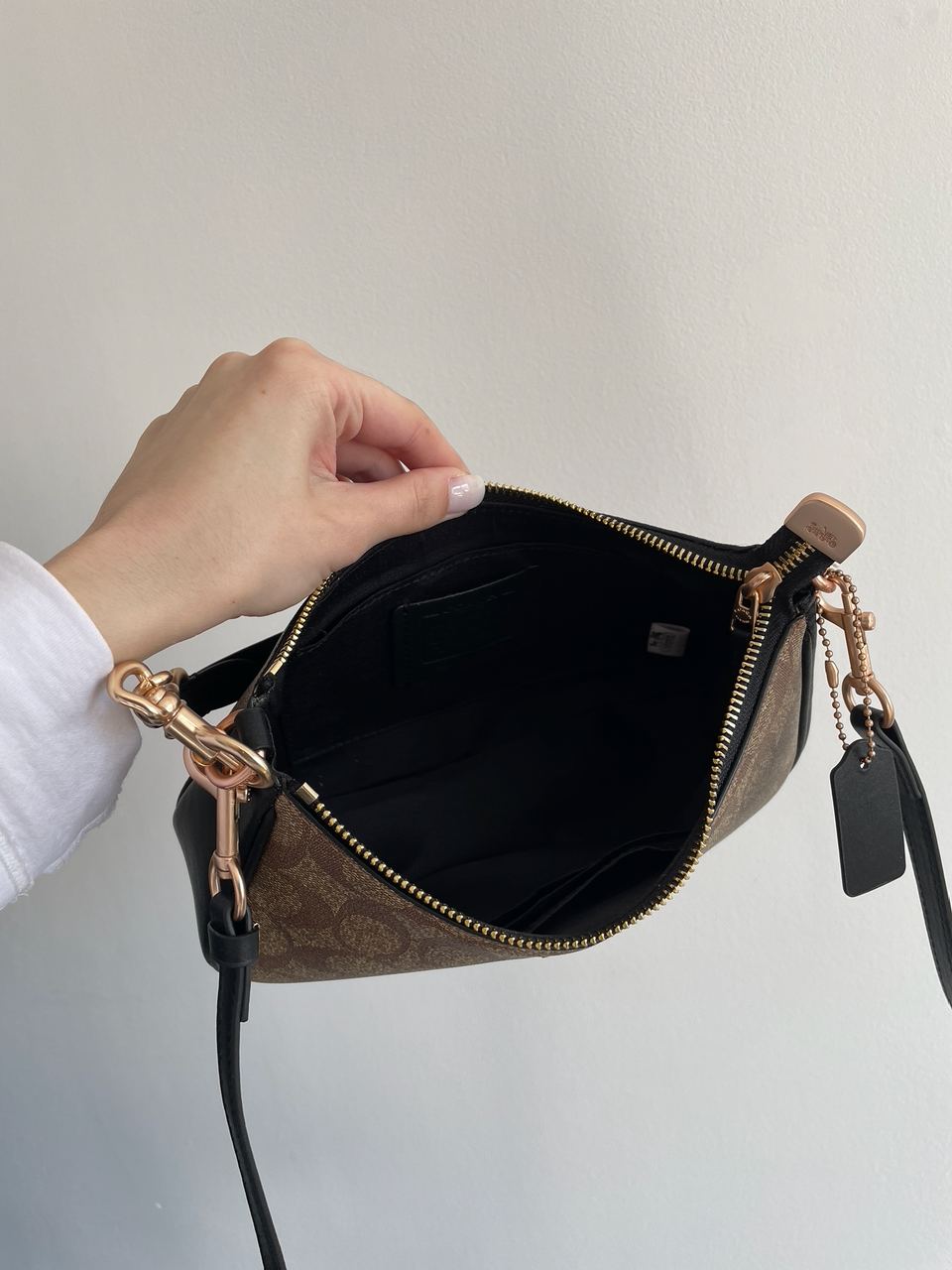 Coach Teri Shoulder Bag In Signature Canvas - 28