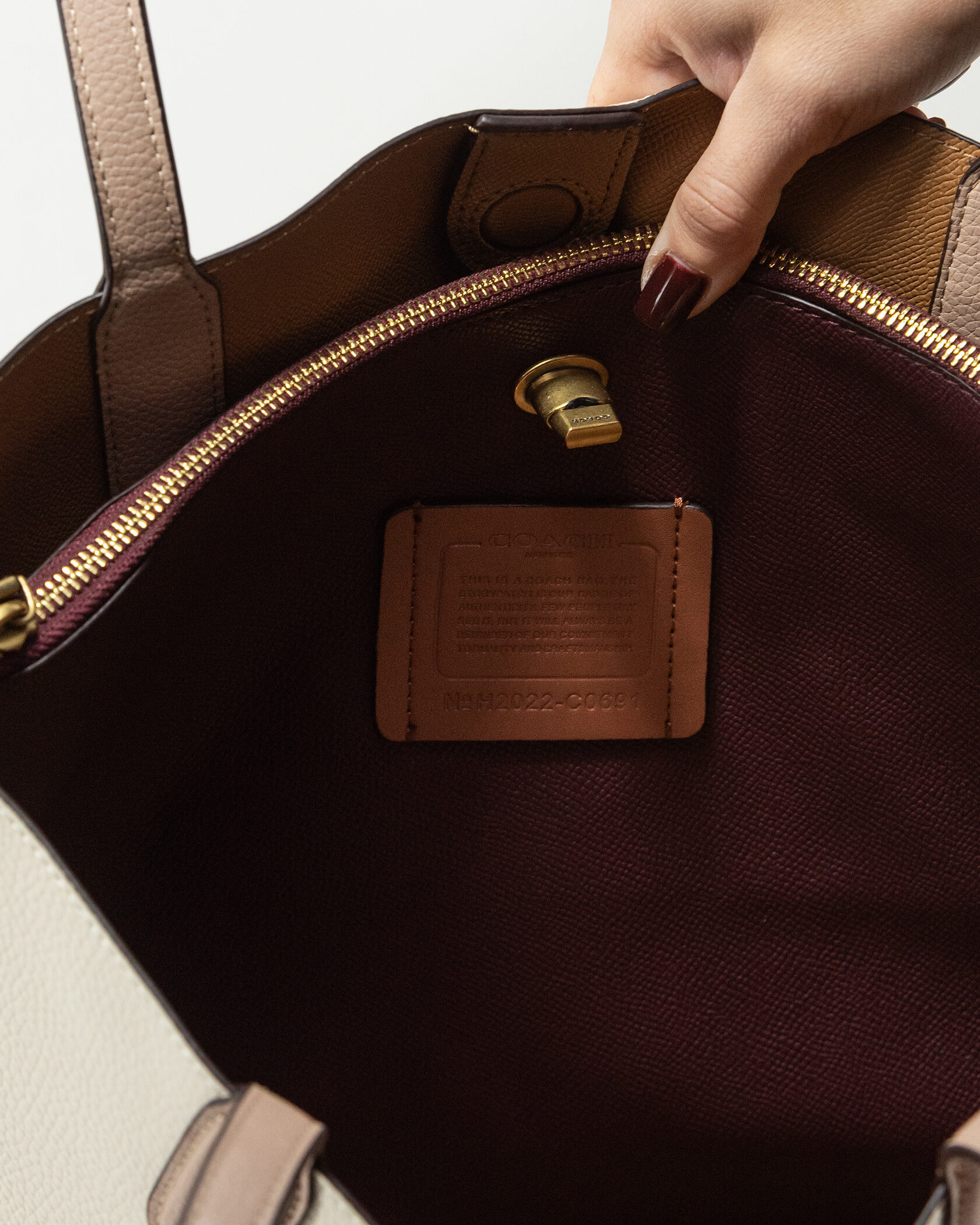 Coach Willow Tote 34 In White - 10