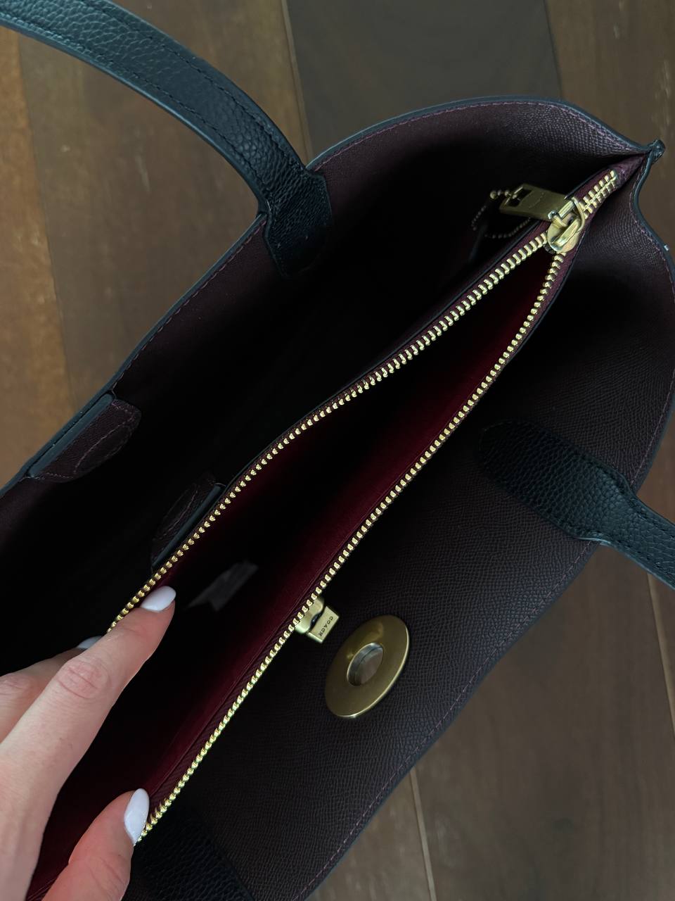 Coach Willow Tote Black - 11