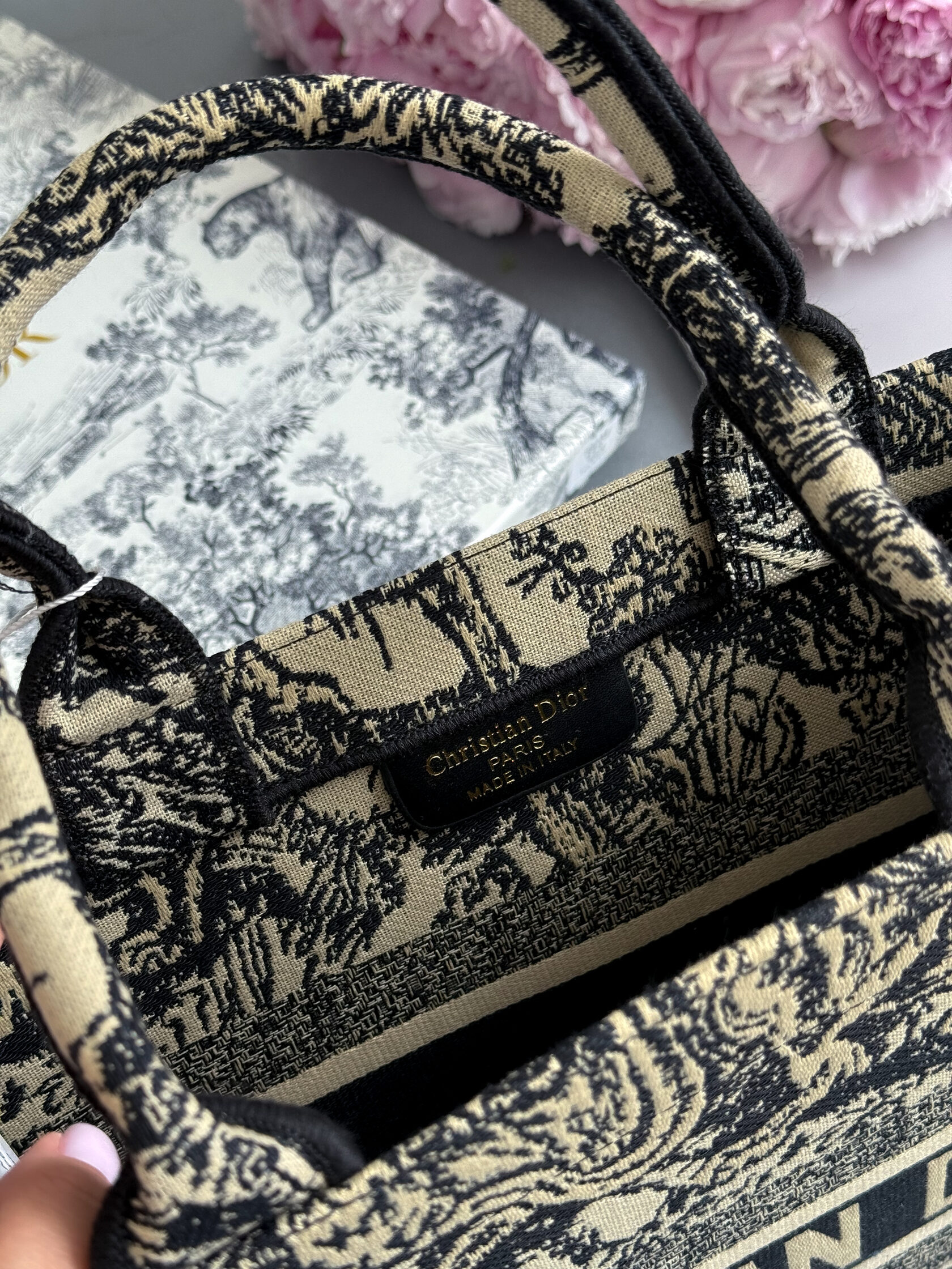 Dior Large Book Tote Ecru and Blue Dior Oblique Embroidery - 11