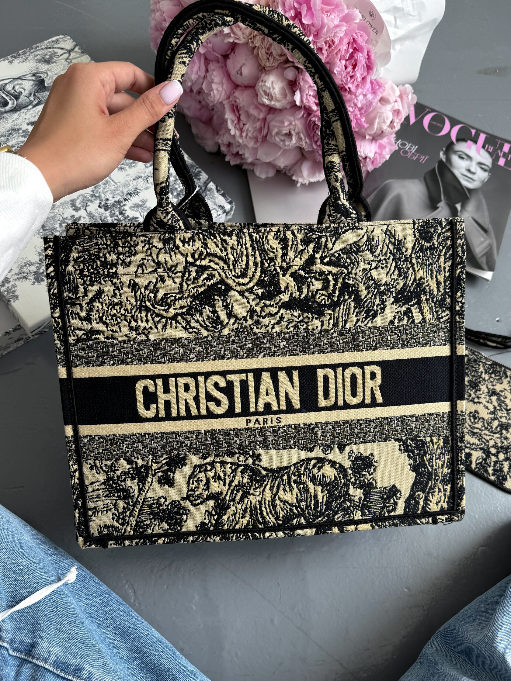 Dior Large Book Tote Ecru and Blue Dior Oblique Embroidery - 3