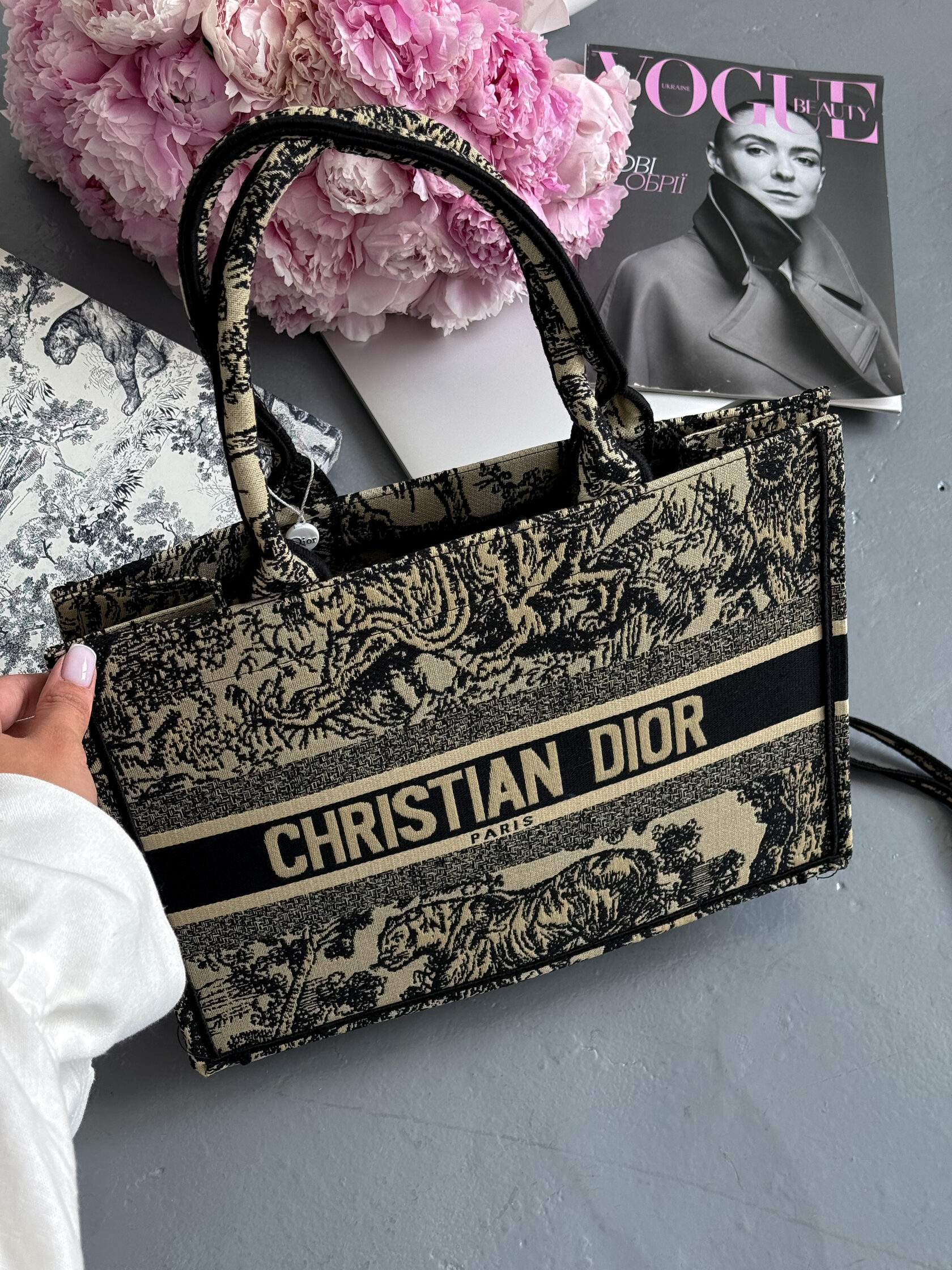 Dior Large Book Tote Ecru and Blue Dior Oblique Embroidery - 4