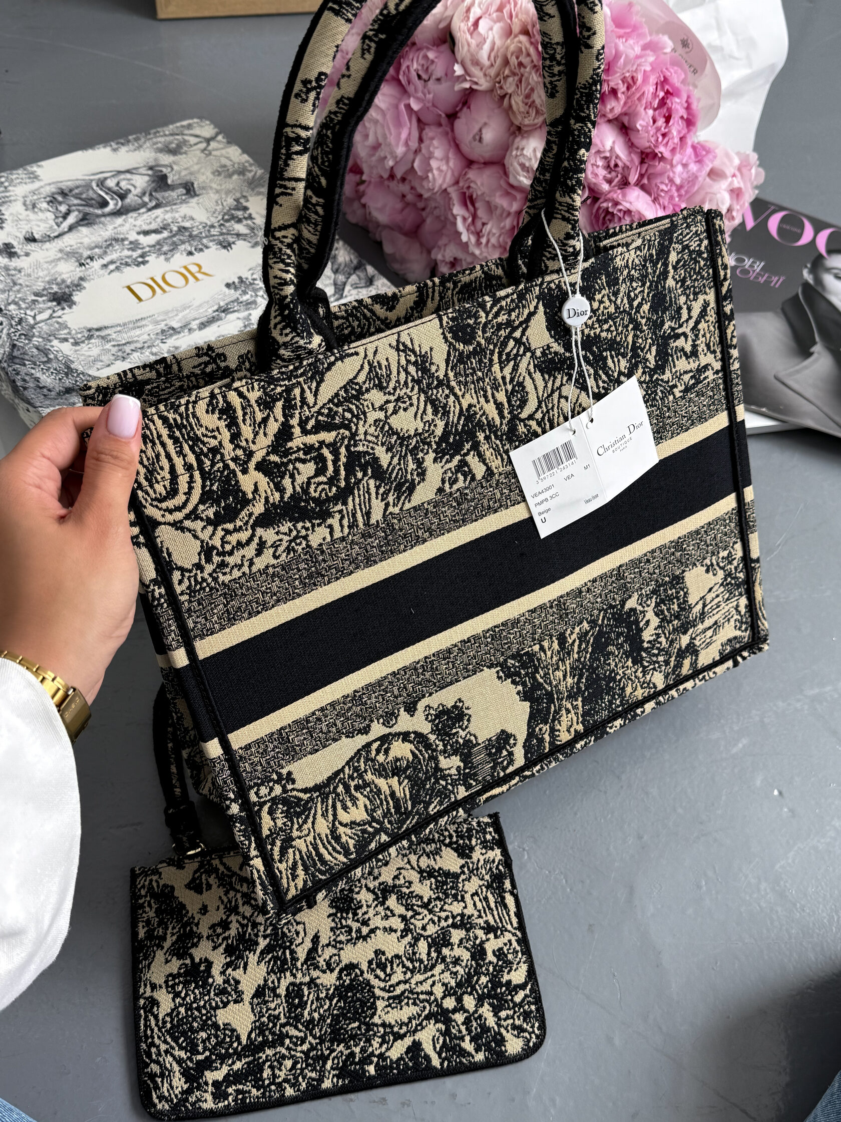 Dior Large Book Tote Ecru and Blue Dior Oblique Embroidery - 6