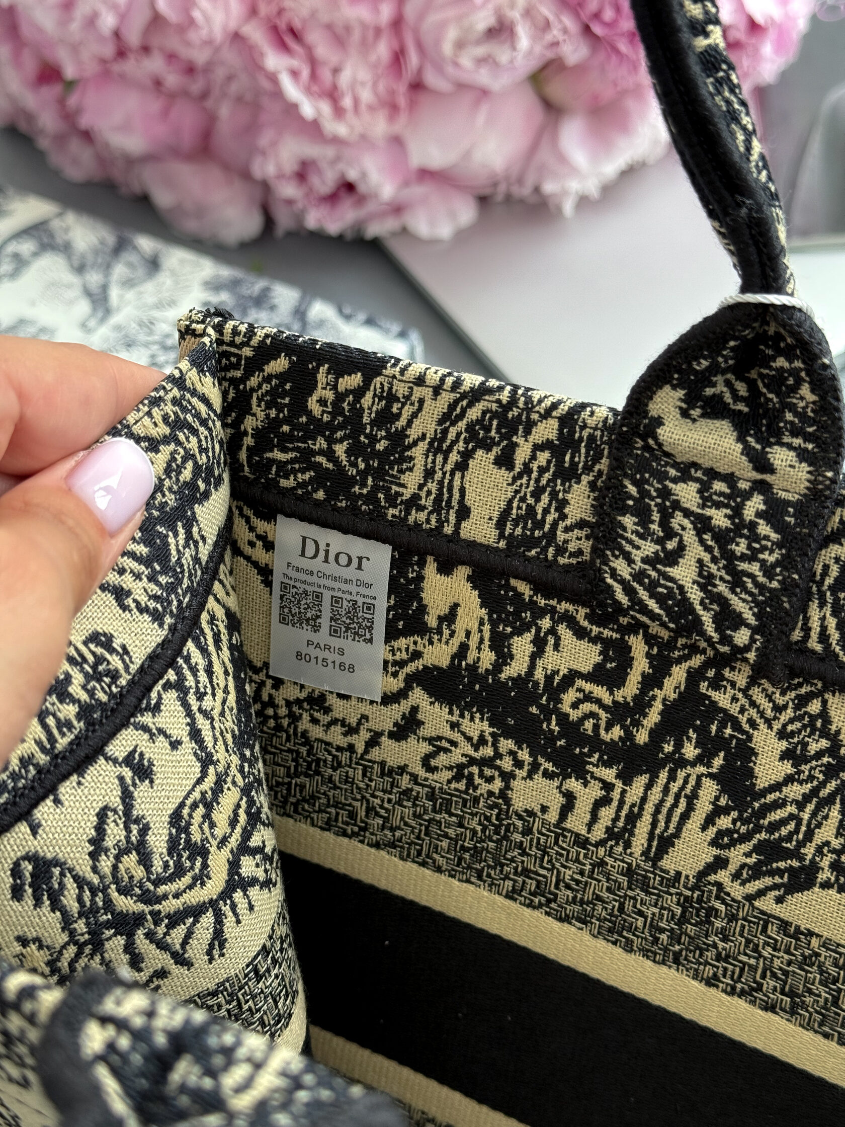 Dior Large Book Tote Ecru and Blue Dior Oblique Embroidery - 13