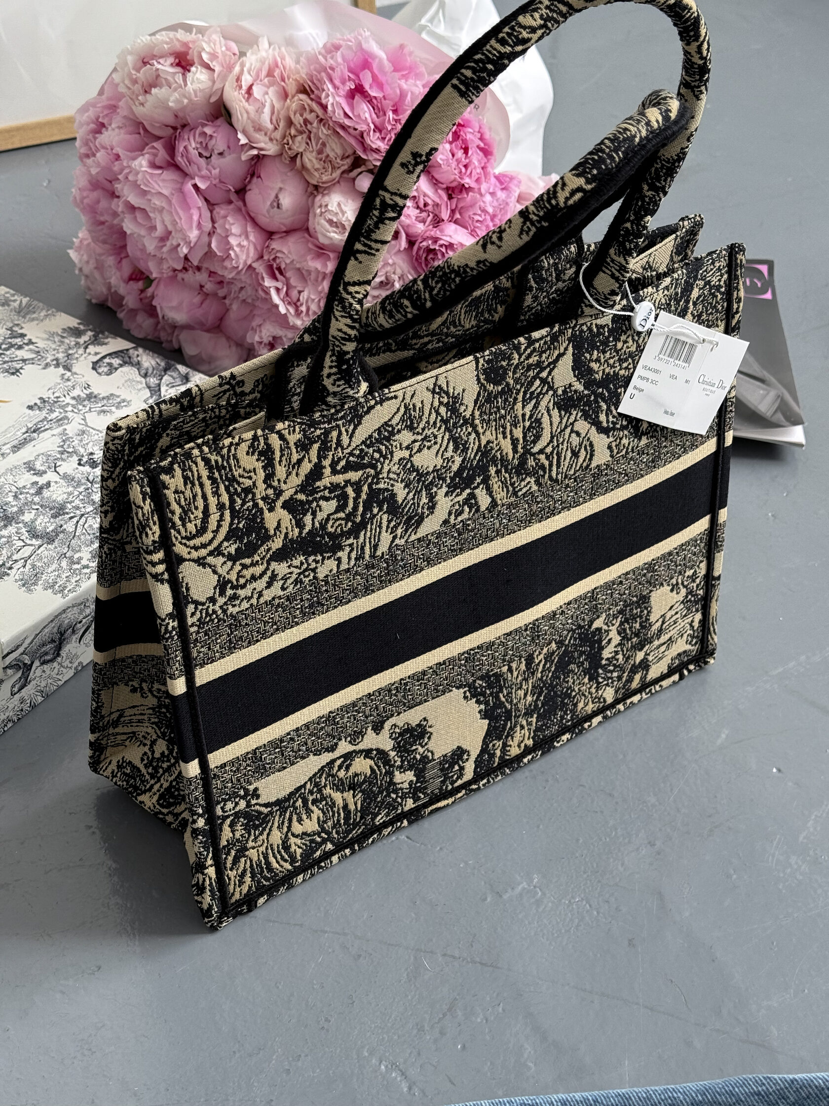 Dior Large Book Tote Ecru and Blue Dior Oblique Embroidery - 6