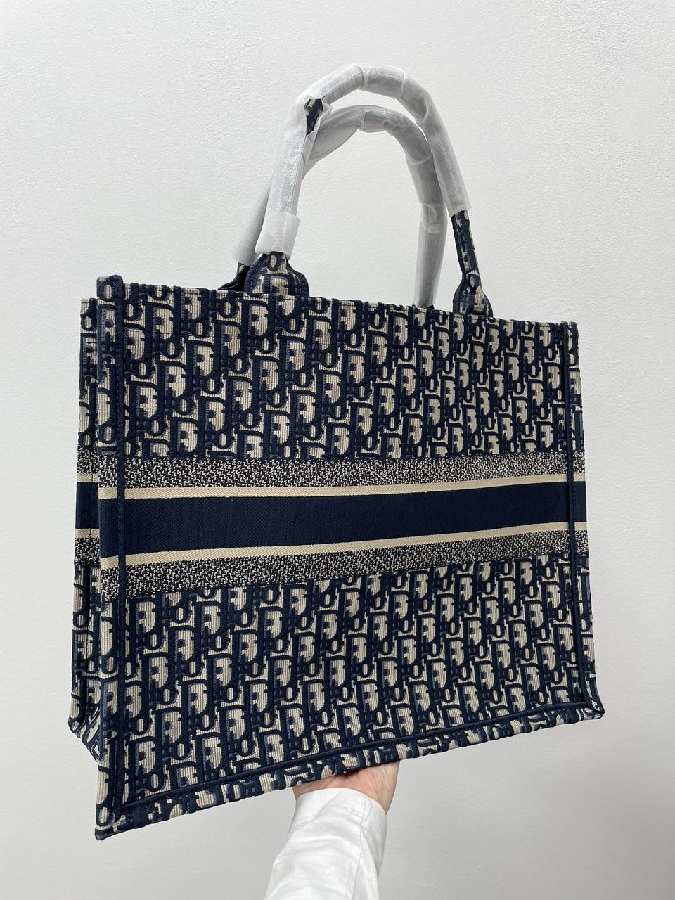 Dior Large Book Tote Ecru and Blue Dior Oblique Embroidery - 10