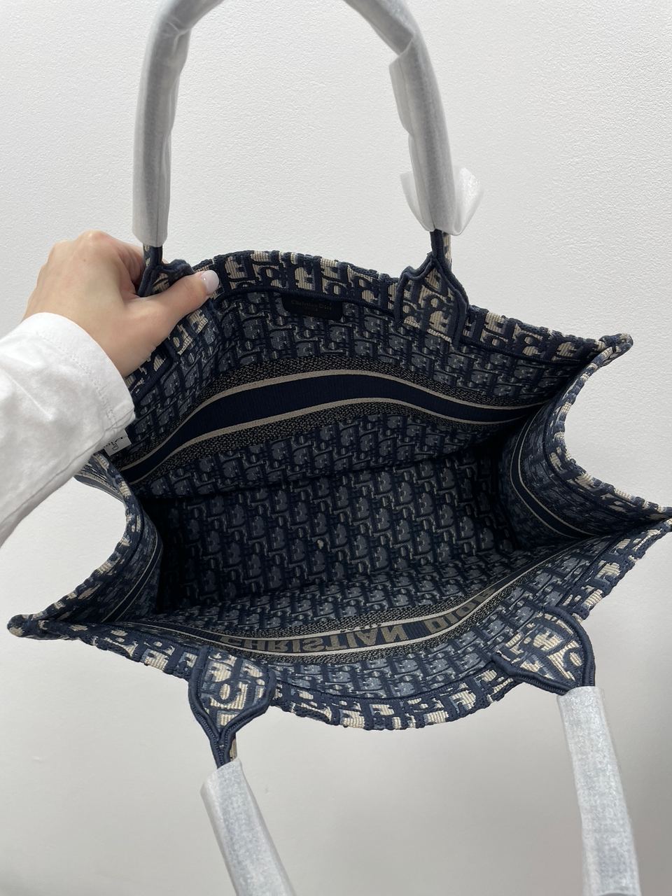 Dior Large Book Tote Ecru and Blue Dior Oblique Embroidery - 13