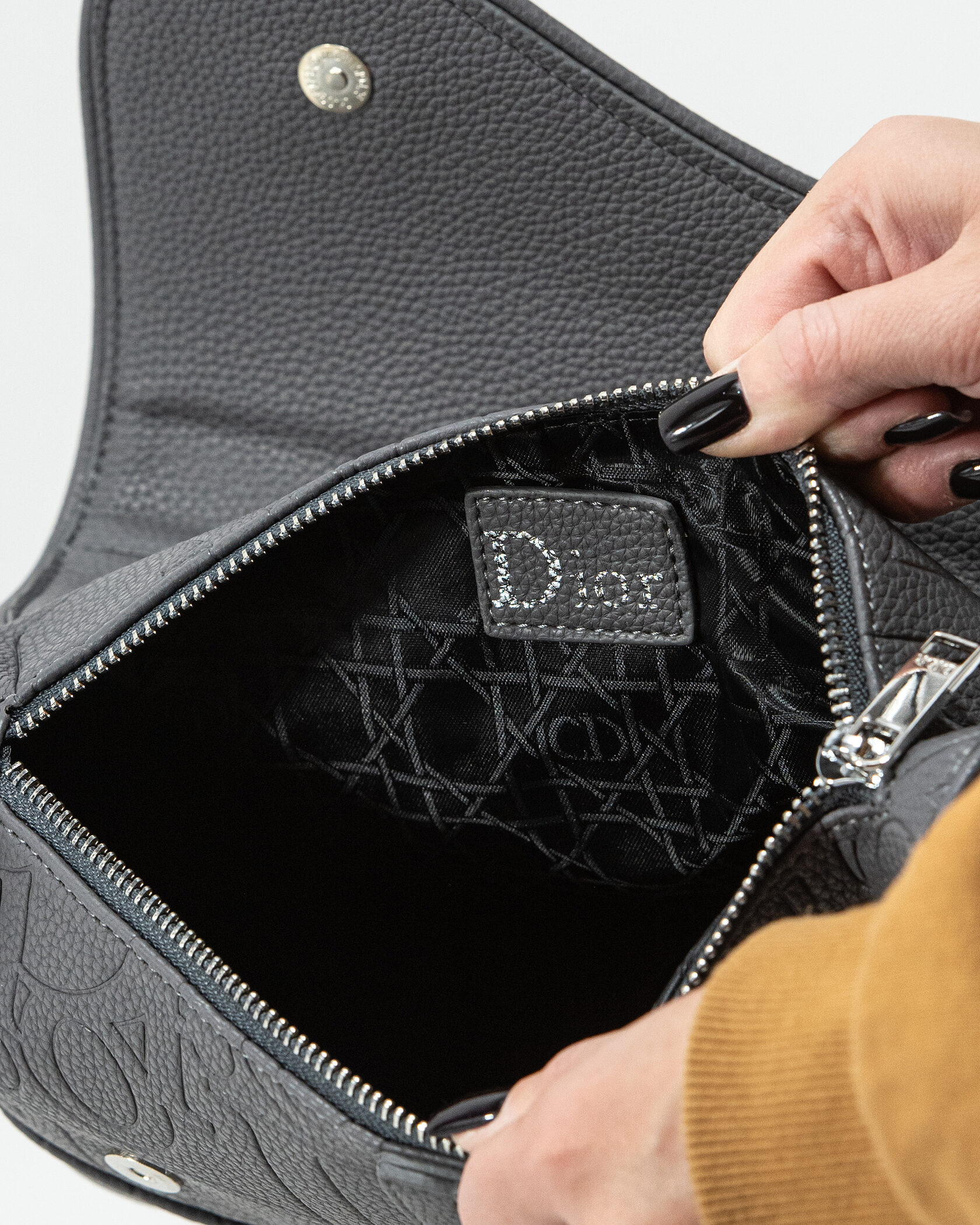 Dior Saddle Belt Bag in Graphite black Oblique Embossed Calfskin - 9