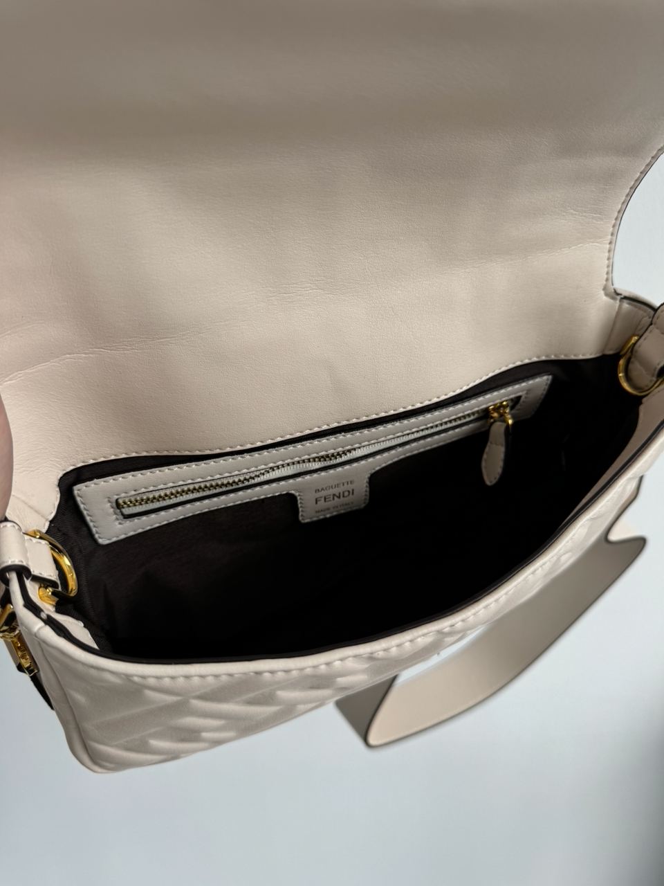 Fendi Baguette Cream Leather Bag - 25