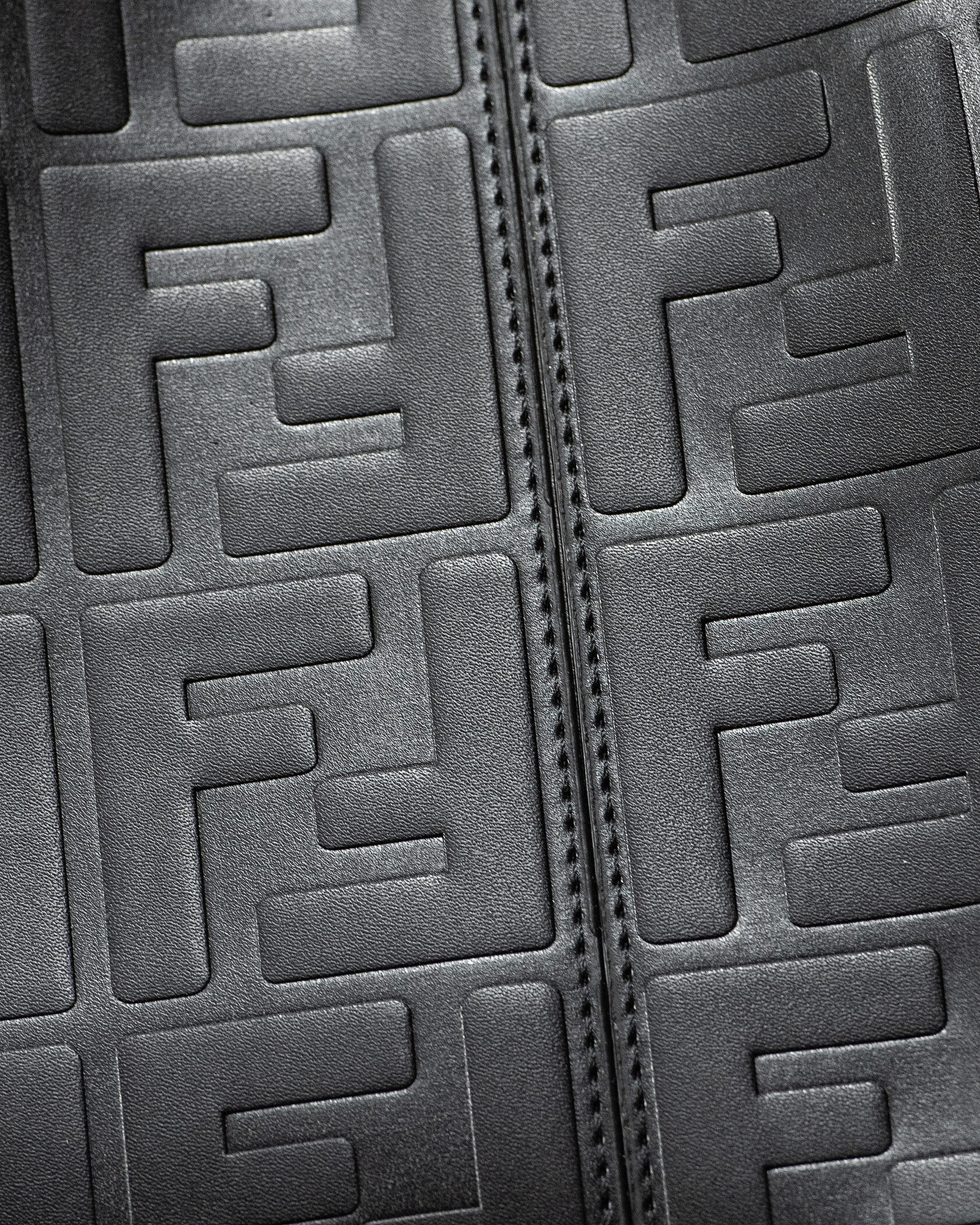 Fendi Black Leather Large Iconic Essentially Peekaboo Top Handl - 13