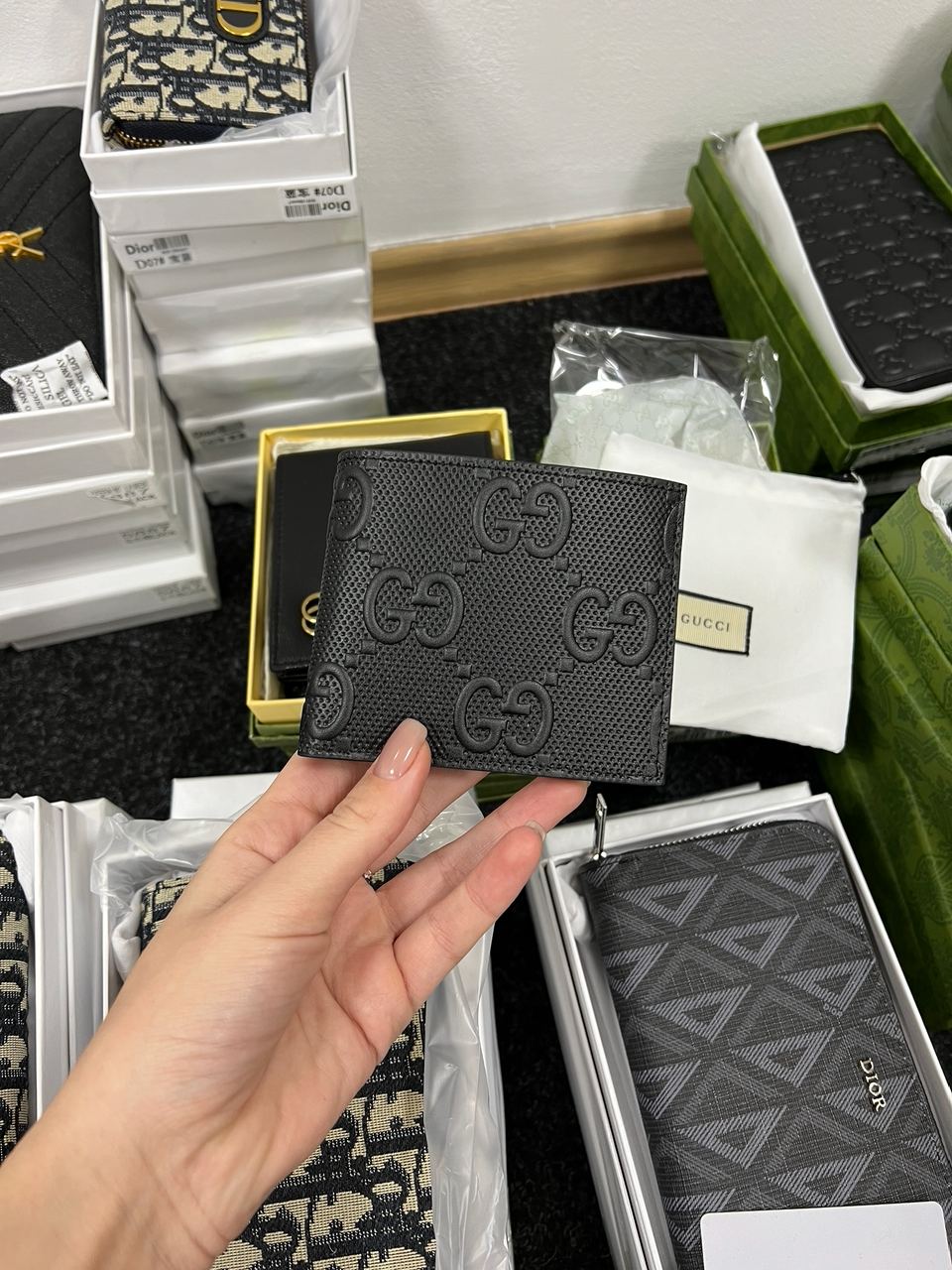 Gucci Black Signature Coin Wallet - 8