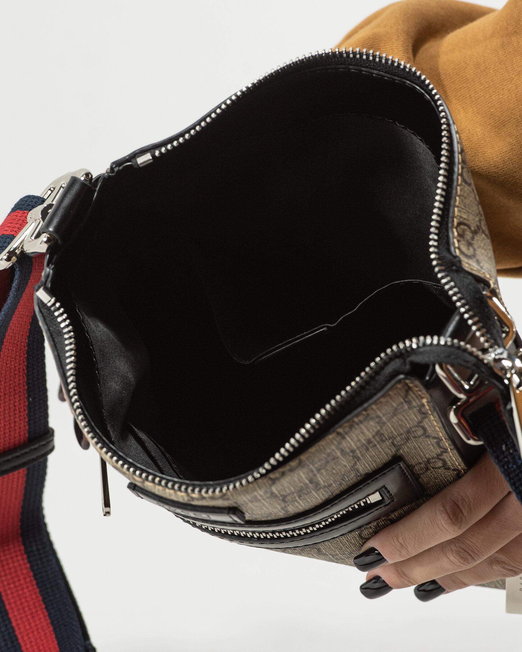 Gucci GG Supreme Shoulder Bag - 12