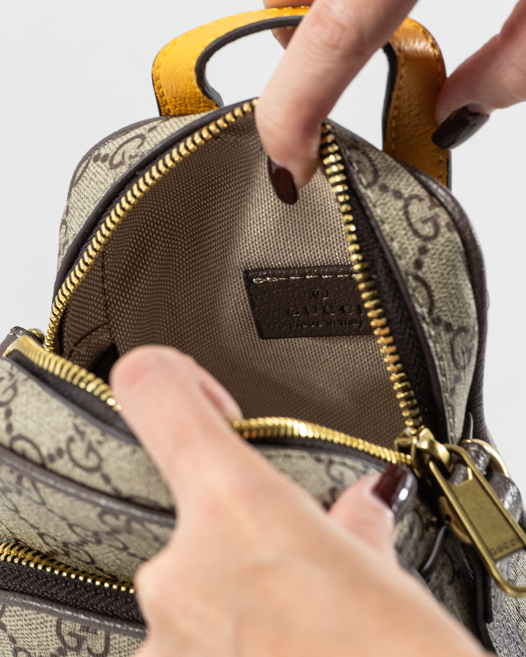 Gucci Neo Vintage GG Supreme Small Messenger Bag in Beige/Brown - 13