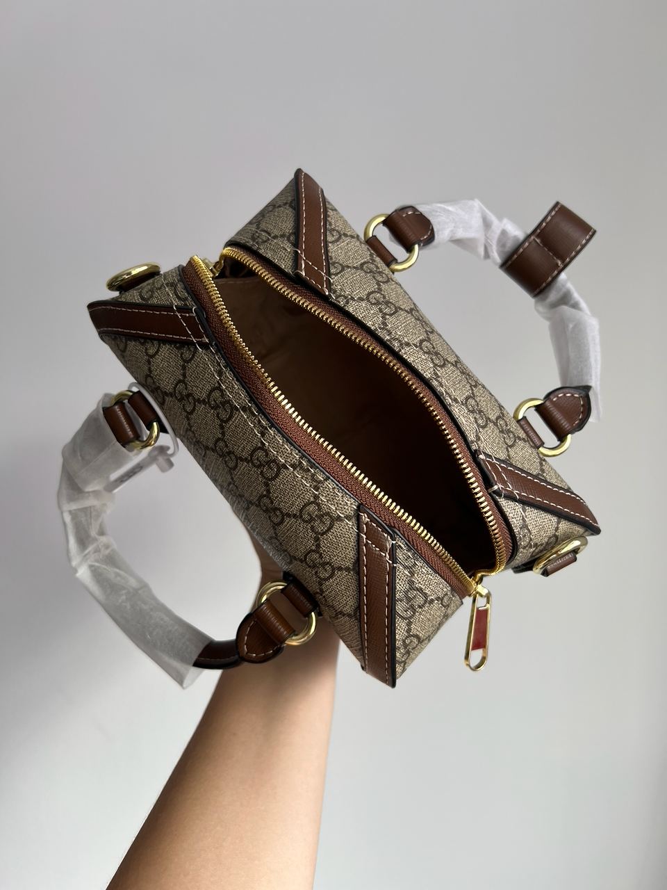 Gucci Small Interlocking G Sports Bag - 8