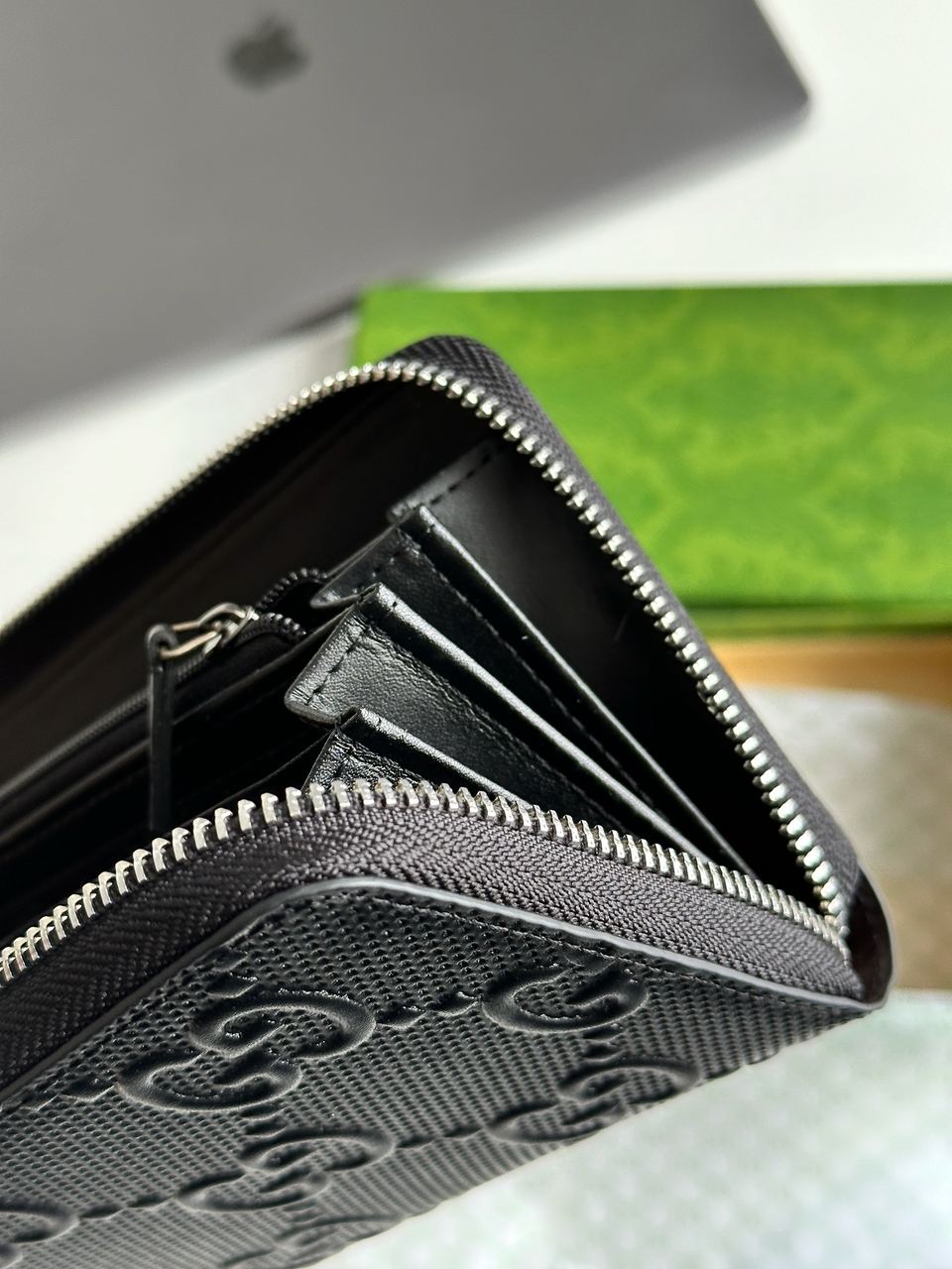 Gucci Wallet Black Embossed Leather - 10