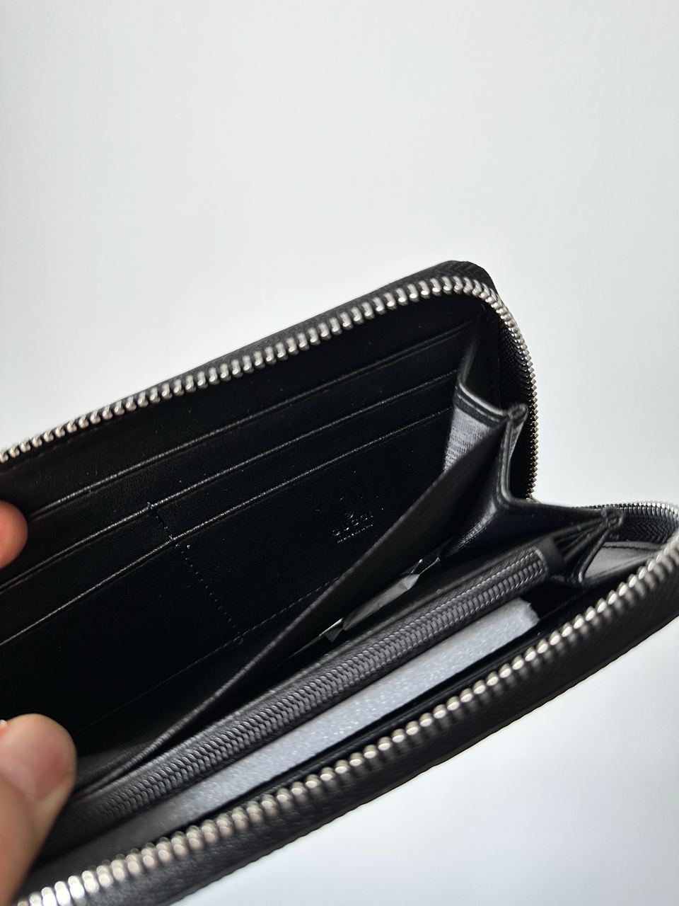 Gucci Wallet Black Embossed Leather - 12