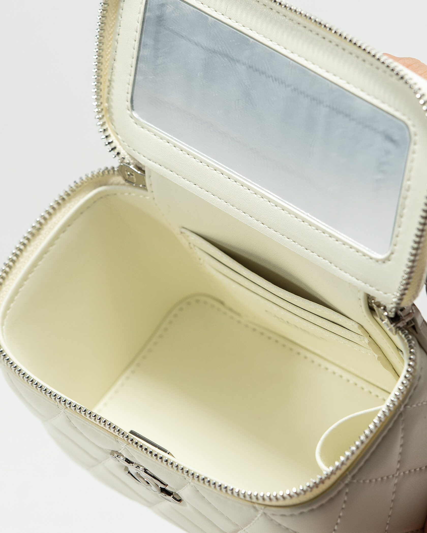 hanel Classic Milk Lambskin Pearl Crush Vanity Bag Silver - 11