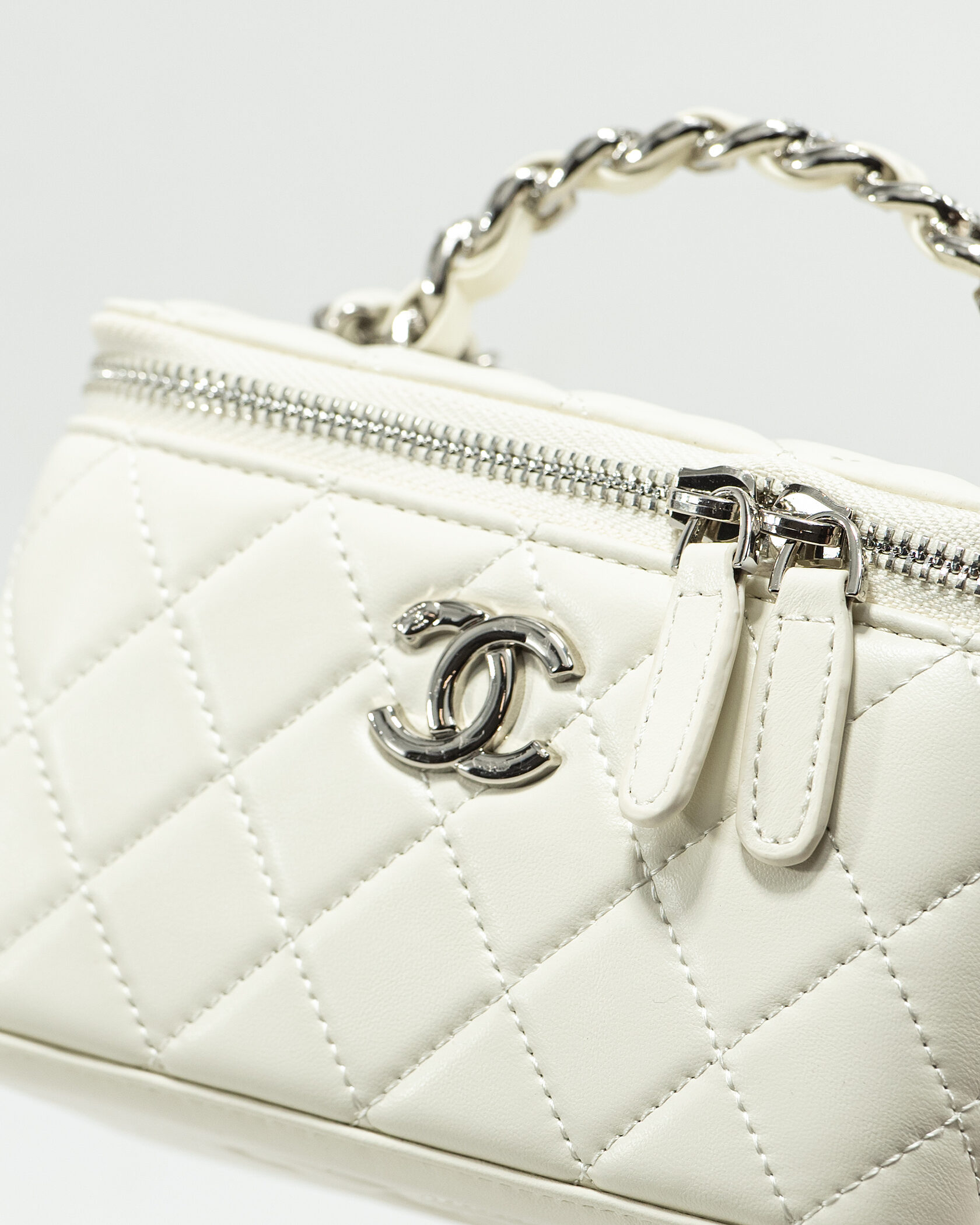 hanel Classic Milk Lambskin Pearl Crush Vanity Bag Silver - 9