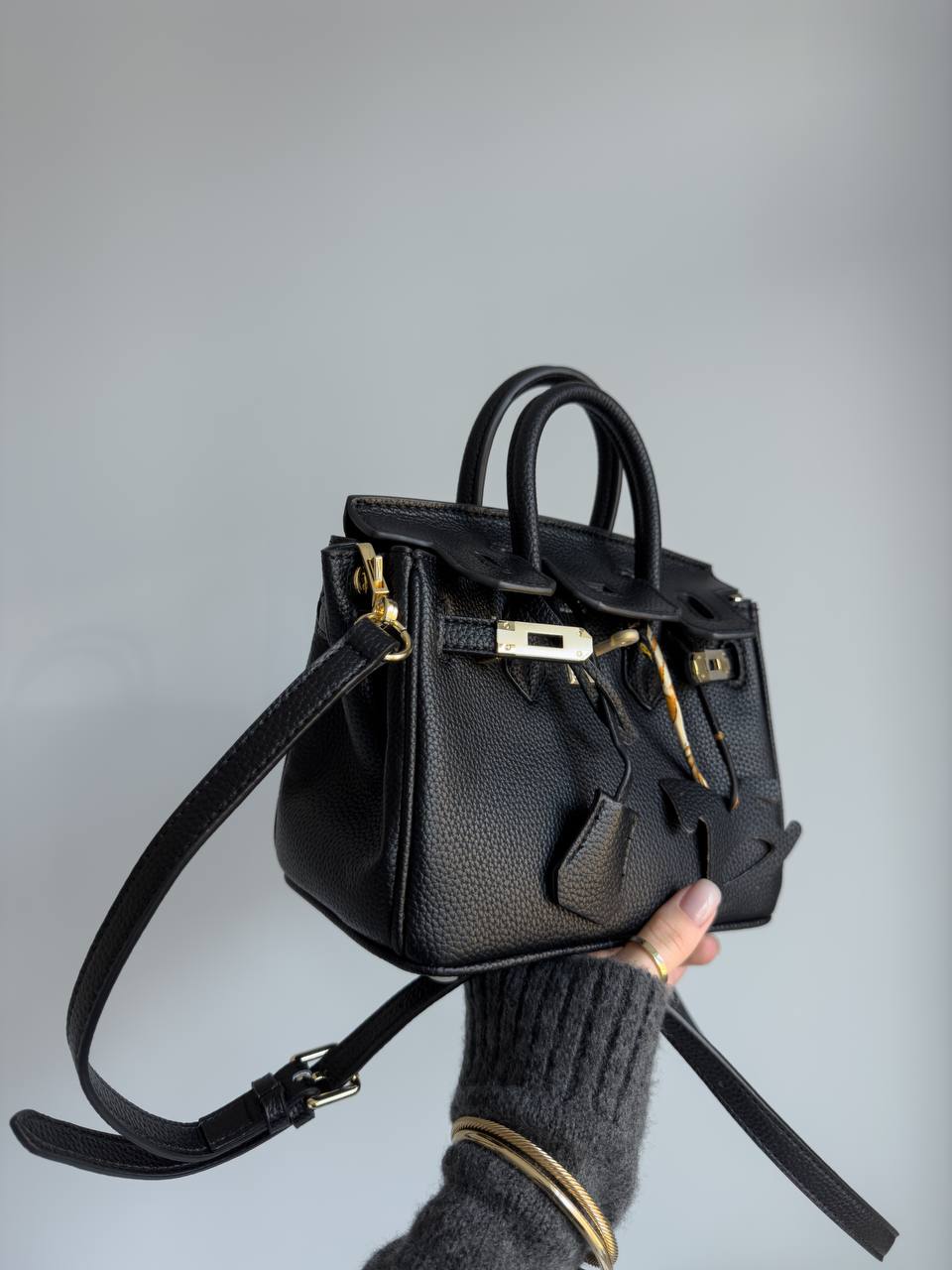 Hermès Birkin 20 Bag in Black Leather - 16