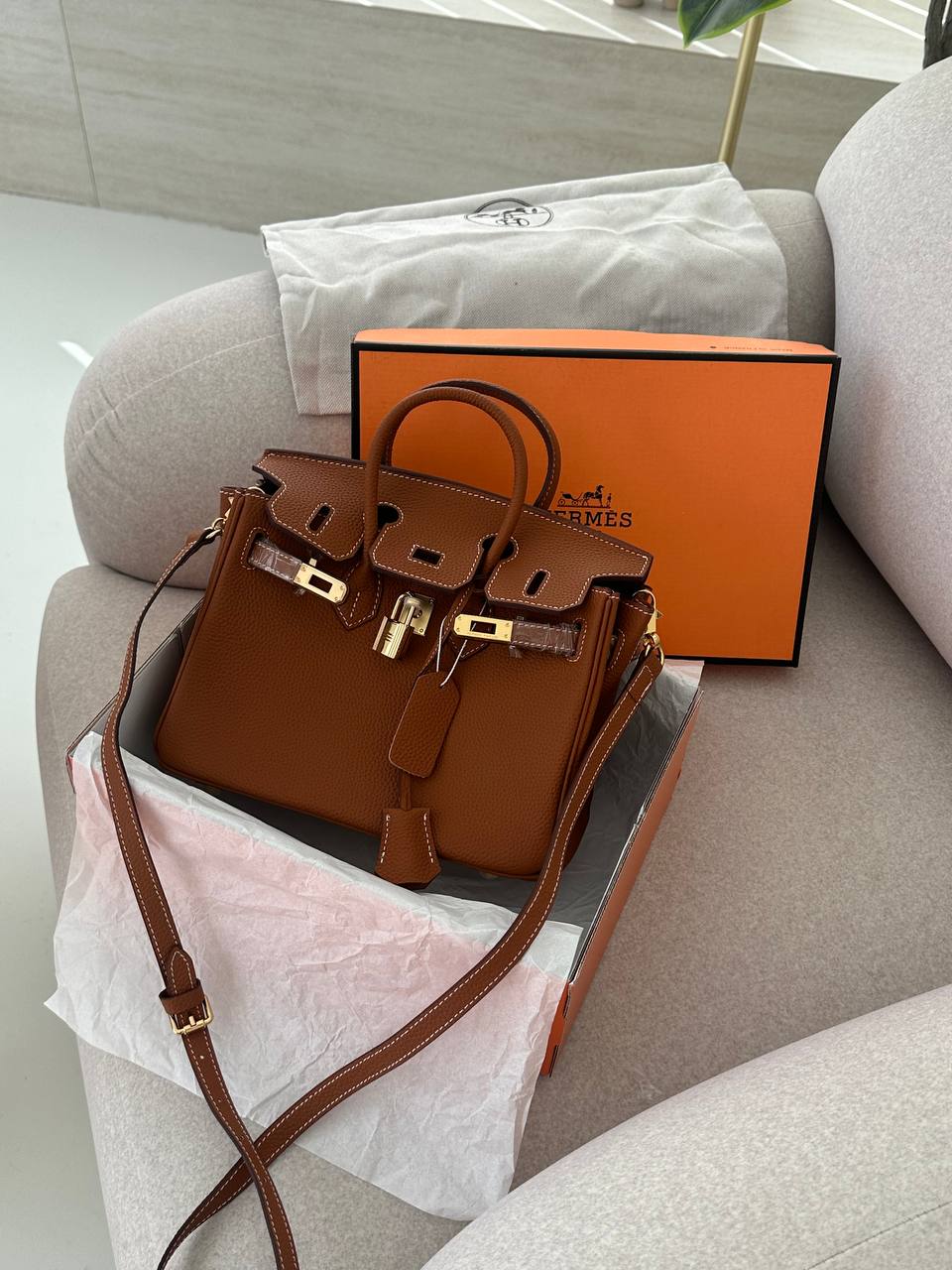 Hermès Birkin 25 Bag in Gold Togo Leather - 4