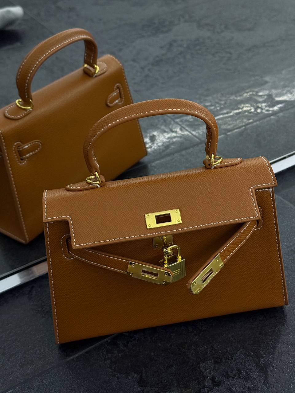 Hermès Kelly 20 Mini Bag in Gold Epsom Leather - 2