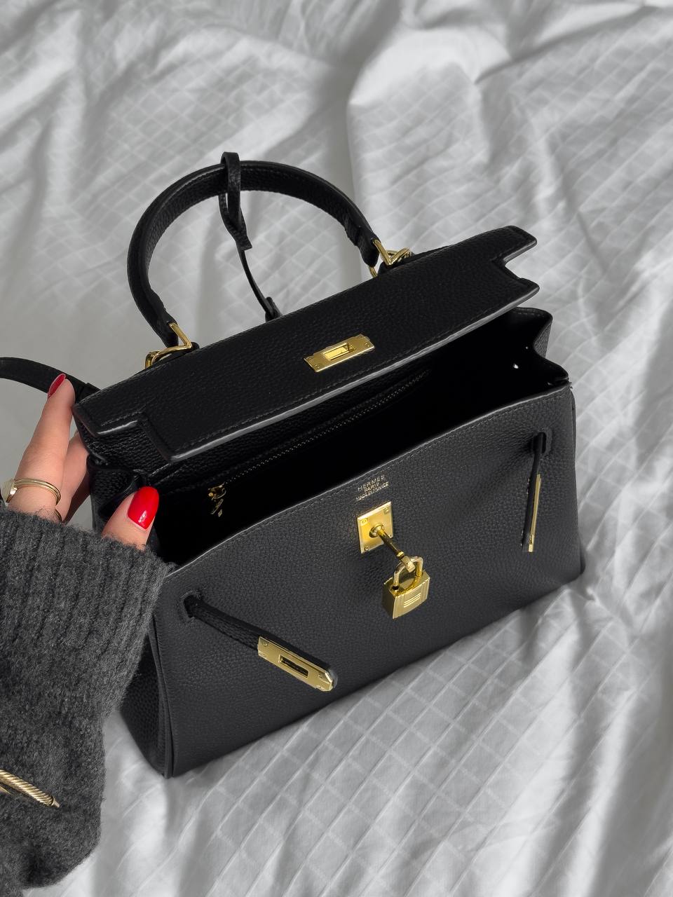 Hermès Kelly 25 Sellier Epsom Leather Bag in Rouge H Black - 14