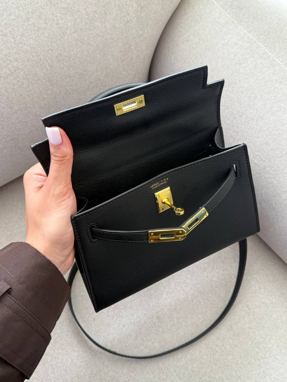 Hermès Mini Kelly Black Gold Hardware - 10