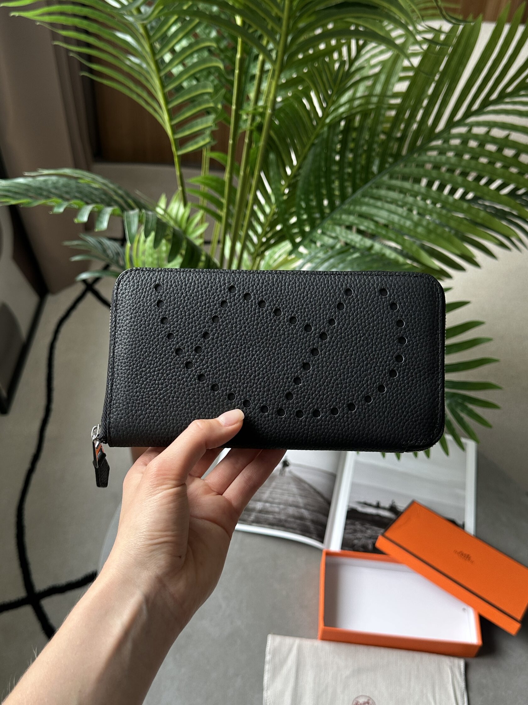 Hermes Evelyne Long Chevre Leather Long Bill Wallet Black - 4