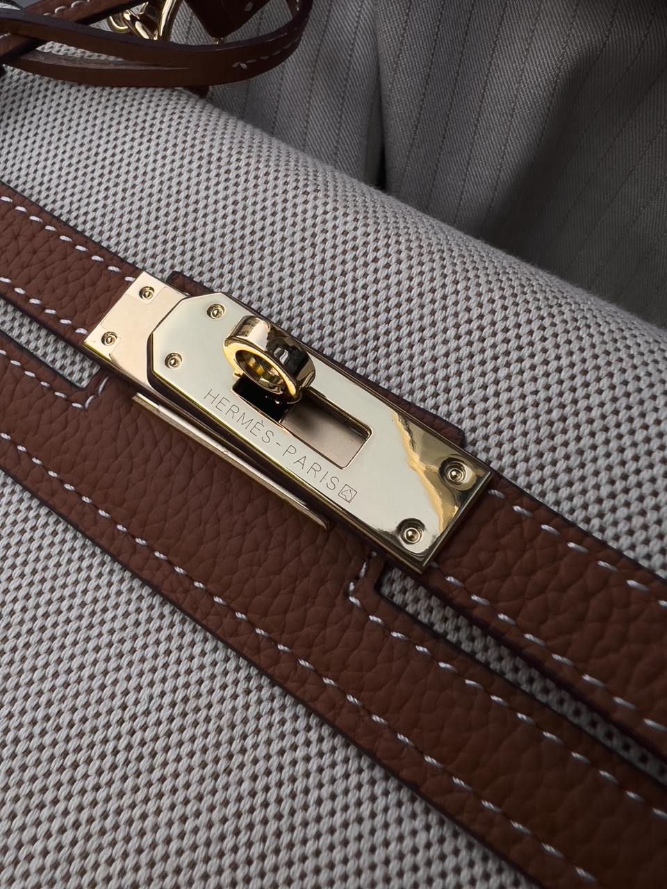 Hermes Kelly Handbag Ecru Toile and Gold Courchevel with Gold Hardware - 23