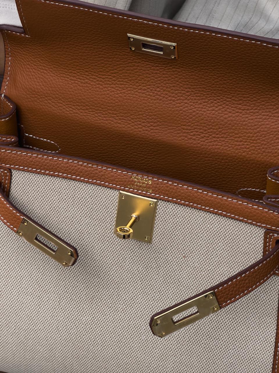 Hermes Kelly Handbag Ecru Toile and Gold Courchevel with Gold Hardware - 25