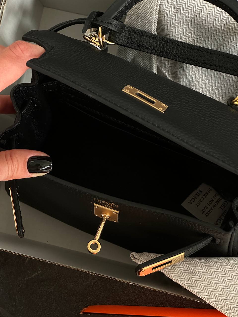 Hermes Kelly Mini 19 Black/Gold - 6