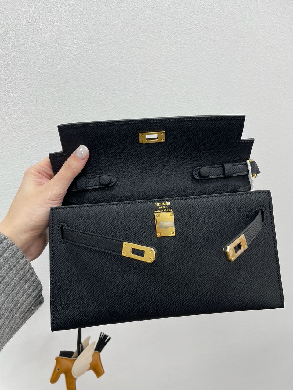 Hermes Kelly Pochette Black/Gold - 16