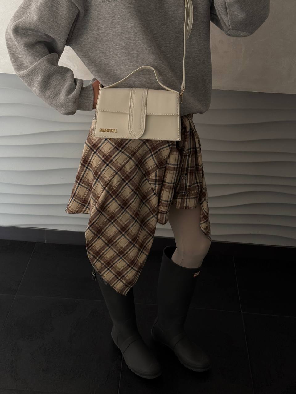 Jacquemus Le Bambino Small Leather Shoulder Bag in White - 4