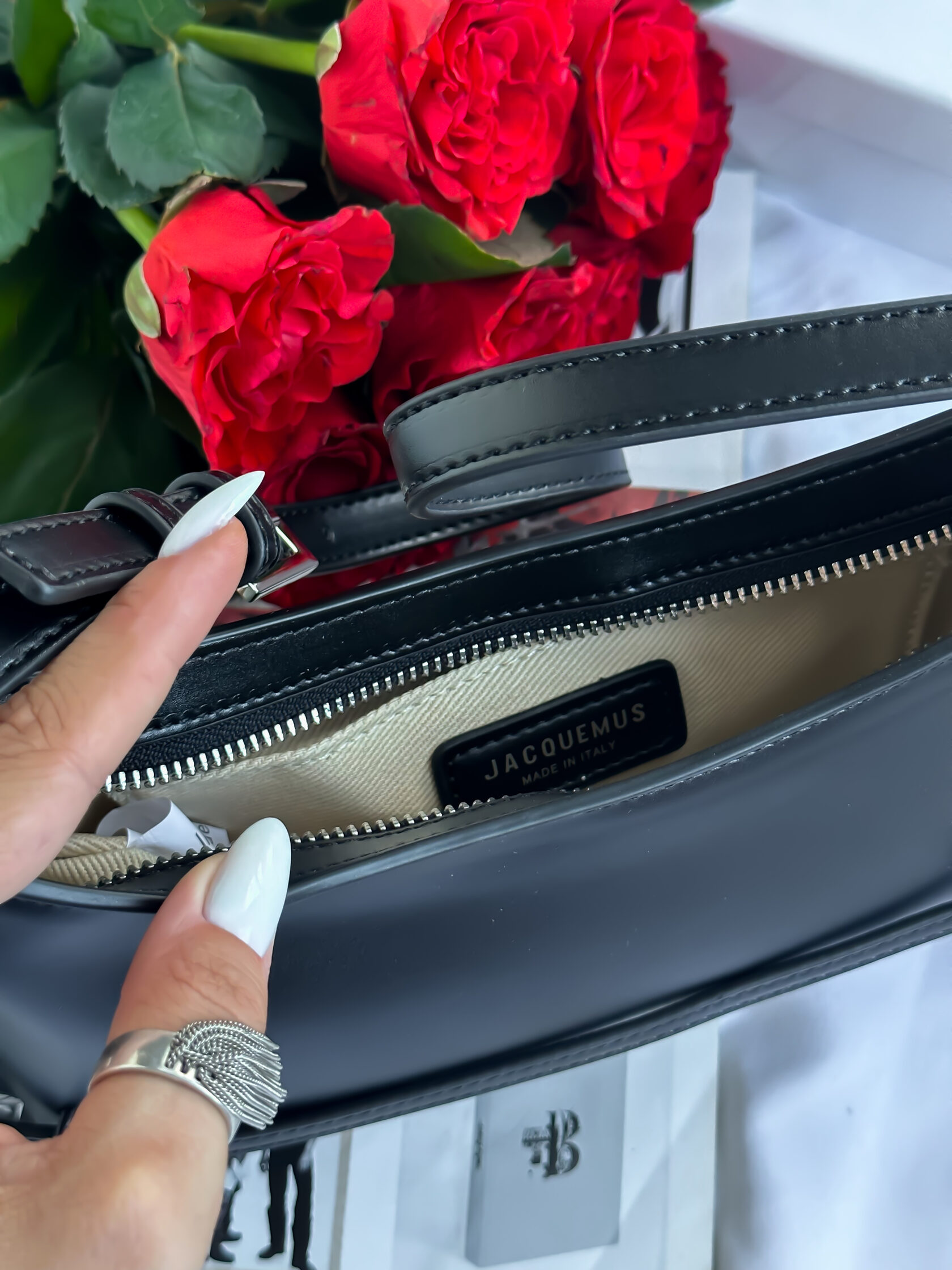 Jacquemus Le Bisou Ceinture Leather Shoulder Bag in Black - 4