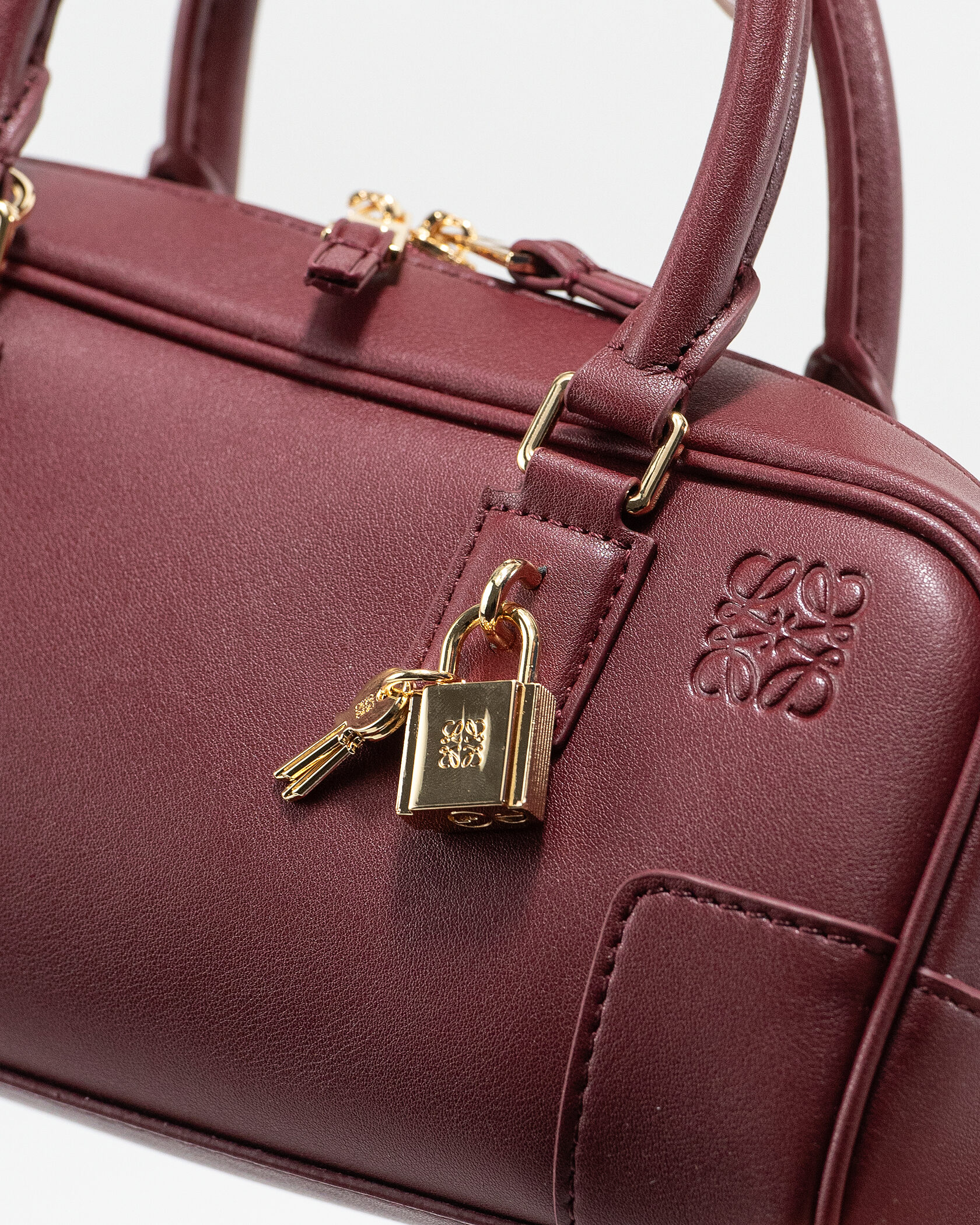 Loewe Amazona 23 Cropped Bag in Nappa Calfskin Burgundy - 6
