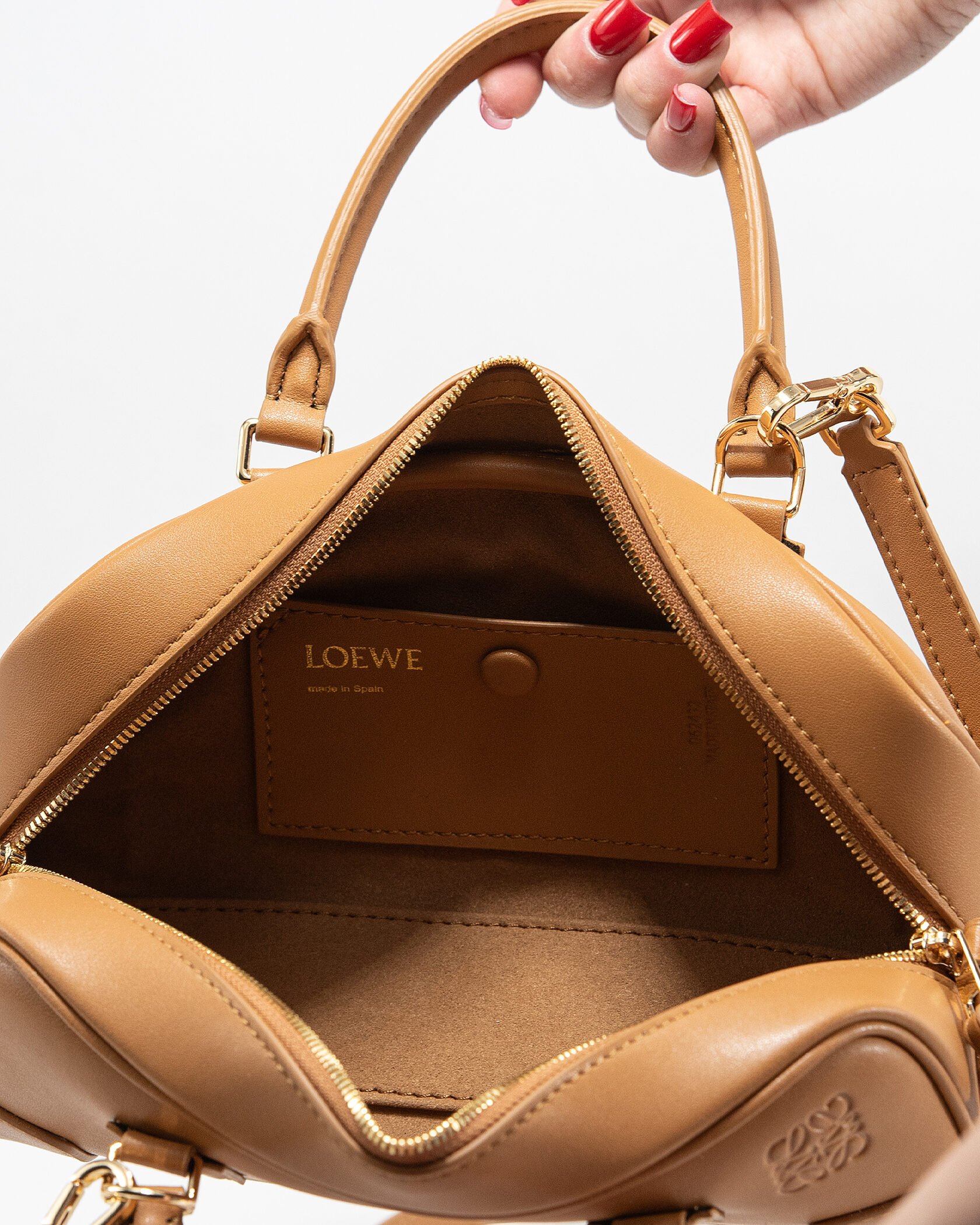 Loewe Amazona 23 Cropped Bag in Nappa Calfskin Caramel - 12