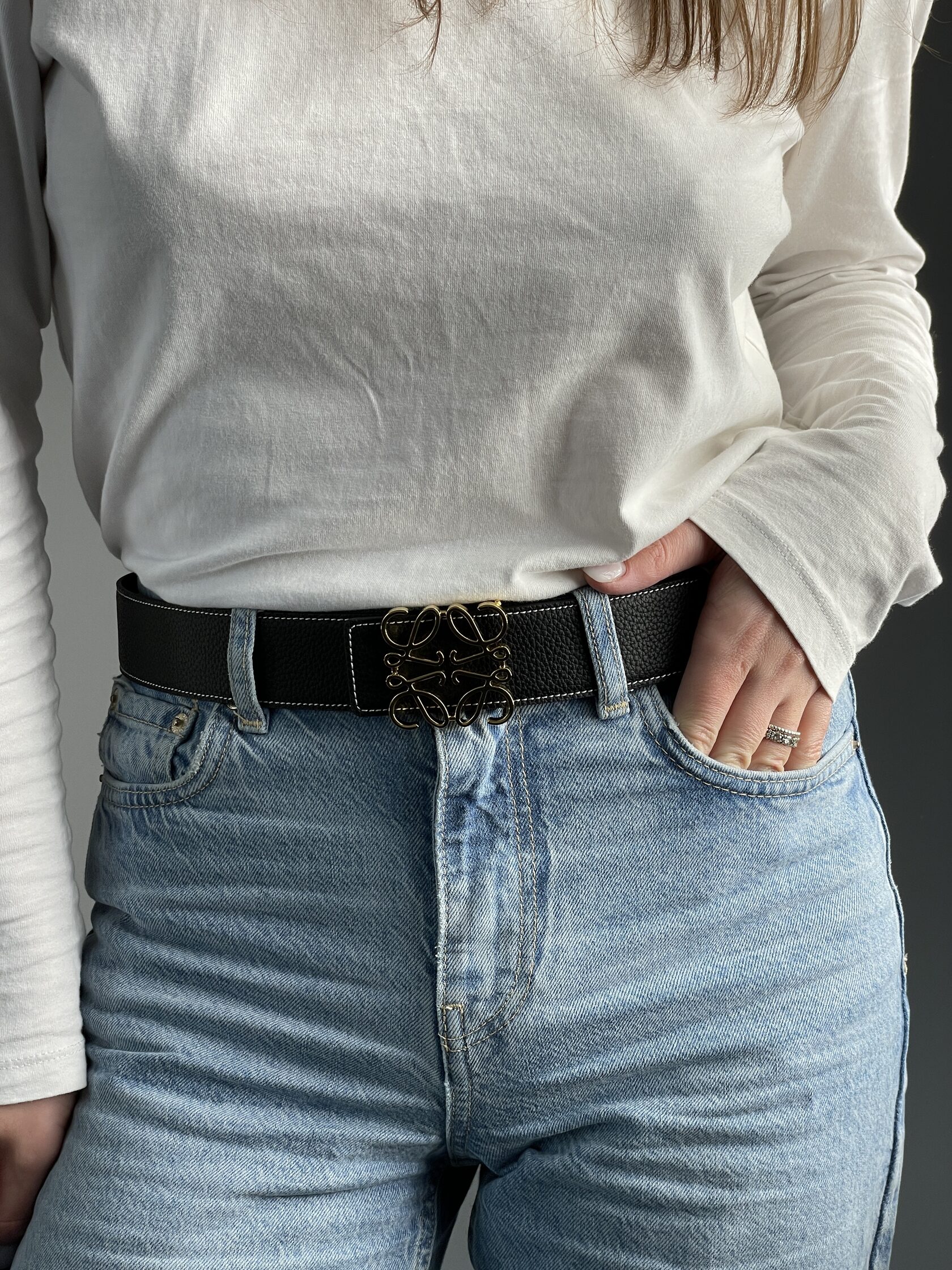 Loewe Anagram Belt in Pebble Grain Calfskin Black/Gold - 3