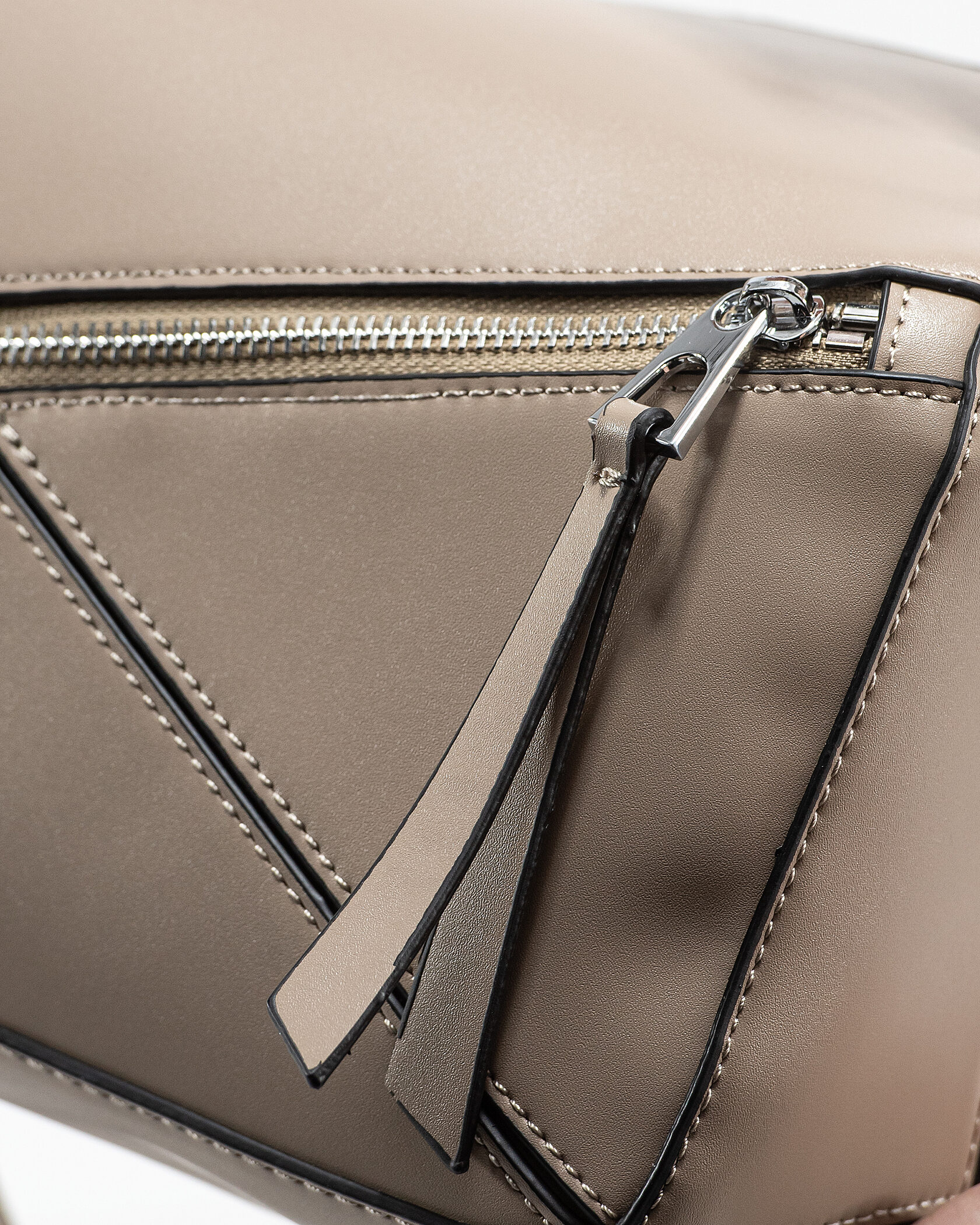 Loewe Paula's Ibiza Puzzle Bag In Classic Calfskin Gentle beige - 14