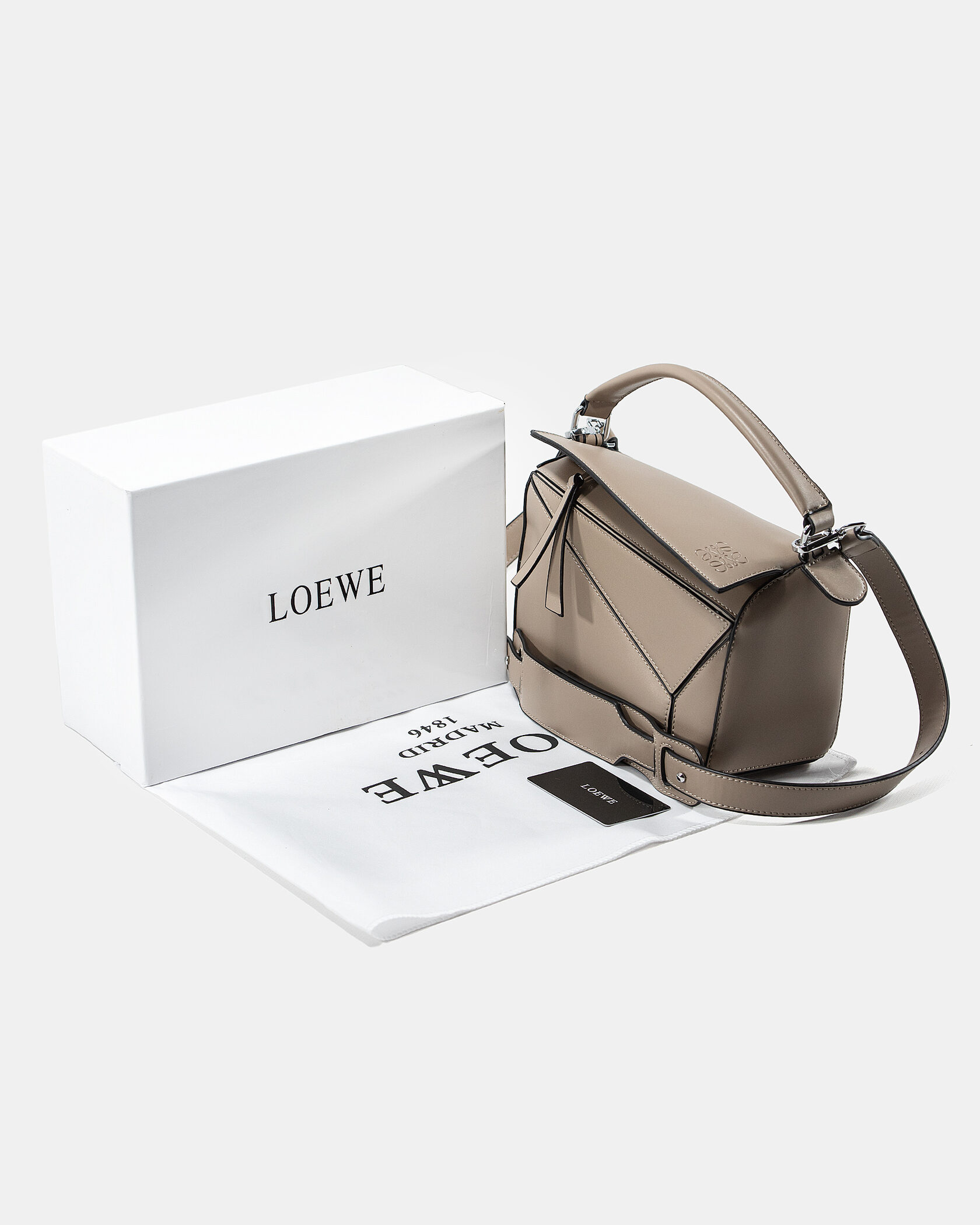 Loewe Paula's Ibiza Puzzle Bag In Classic Calfskin Gentle beige - 2