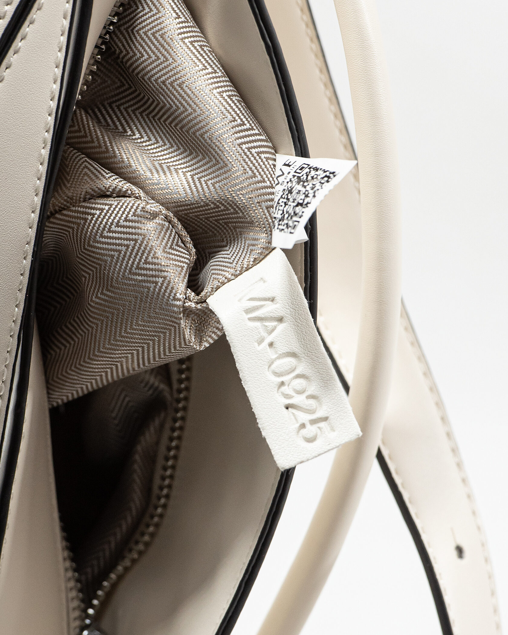 Loewe Paula's Ibiza Puzzle Bag In Classic Calfskin White - 16