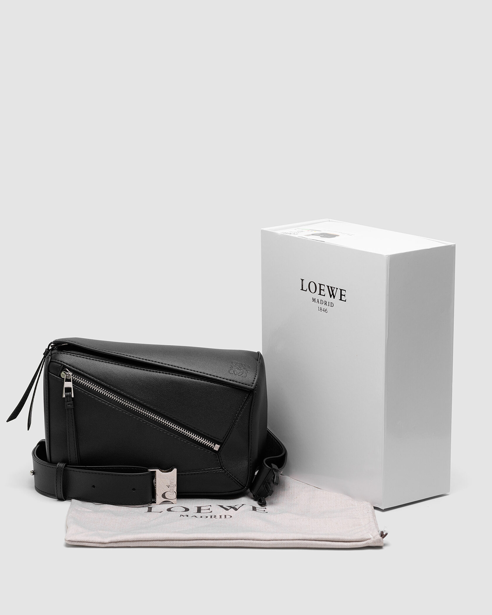 Loewe Puzzle Bag in Classic Calfksin Black - 2